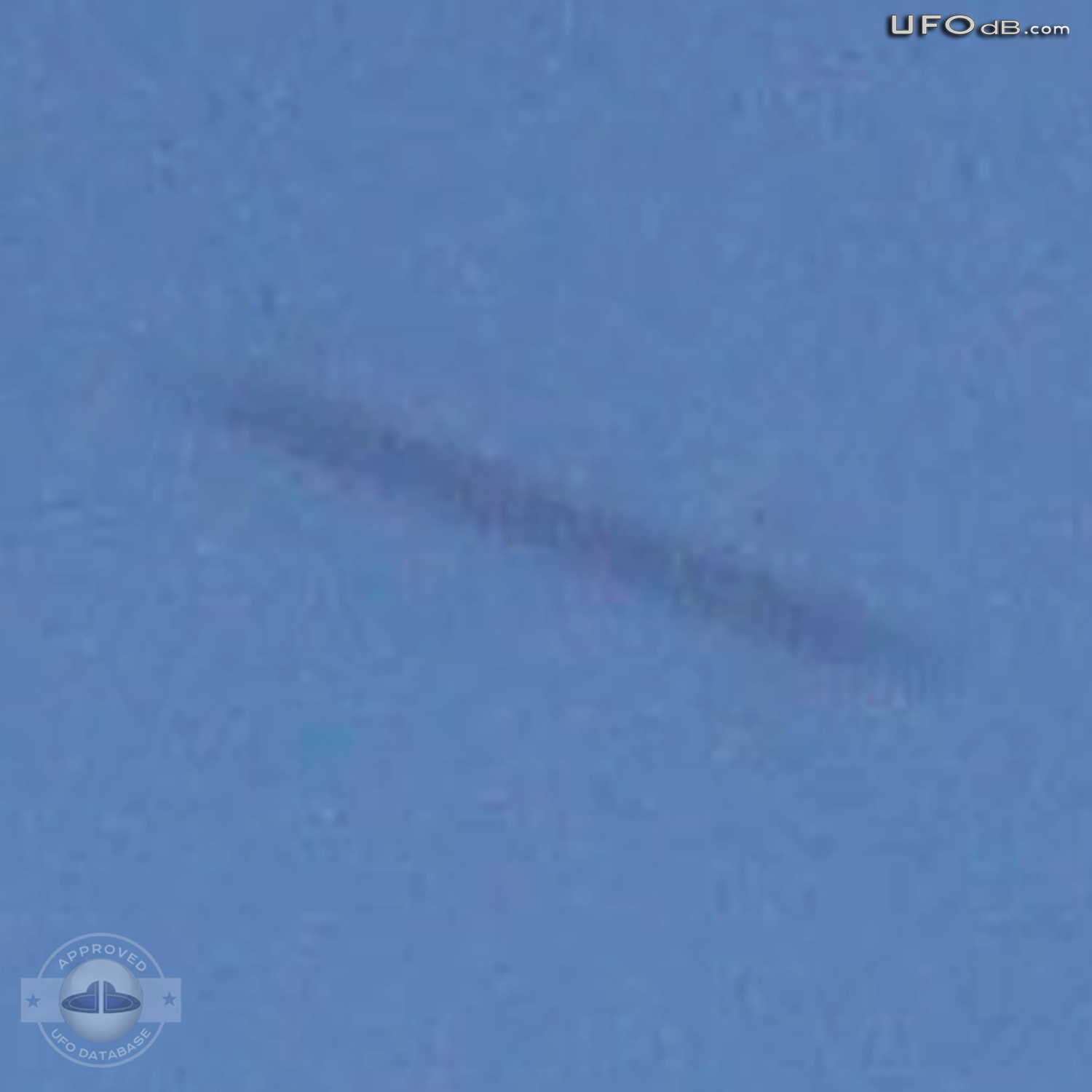 Guarulhos Airport, Brazil | UFO near airplane taking off | April 2011 UFO Picture #337-5
