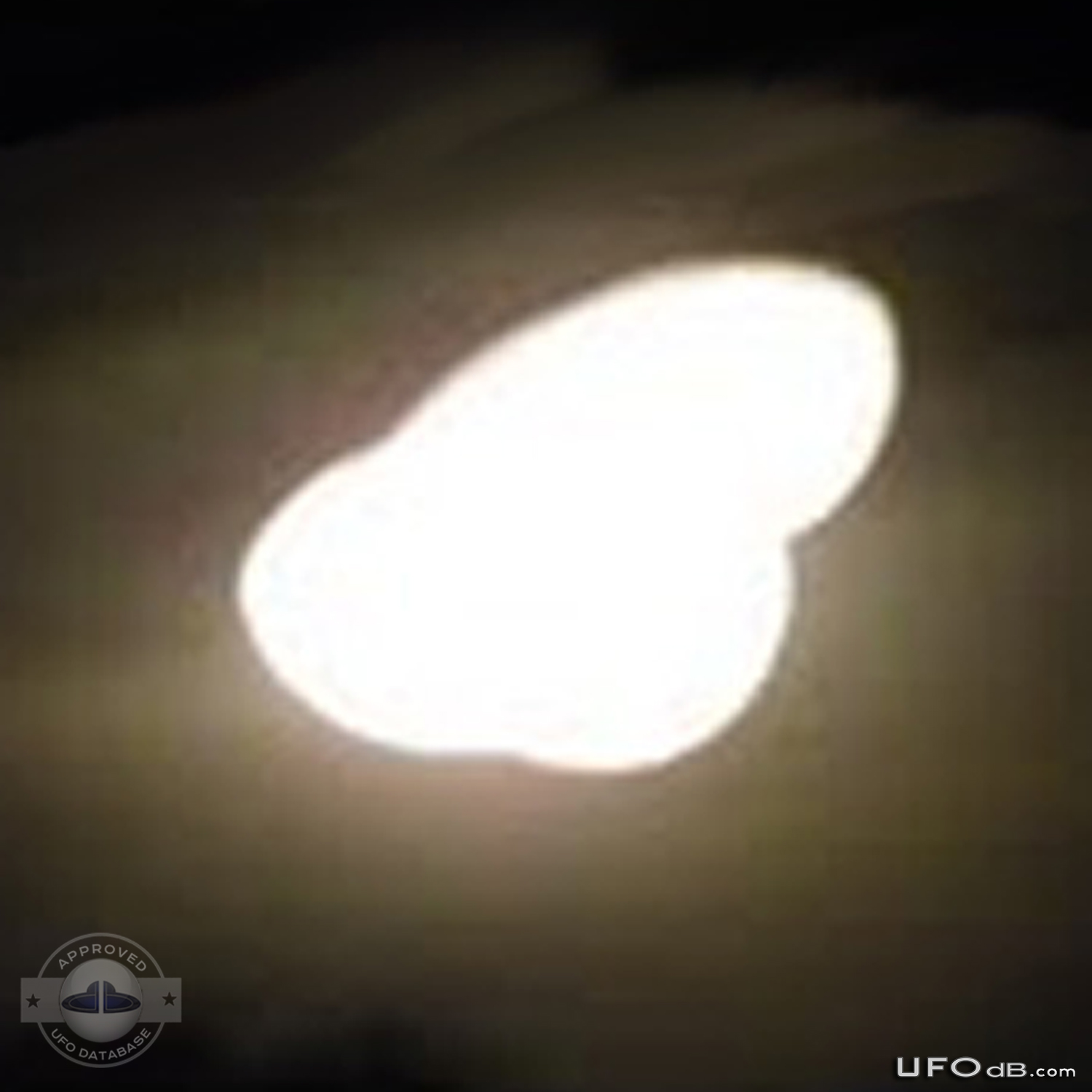 Natal South Africa UFO hovering bright light Over House | May 21 2011 UFO Picture #338-3