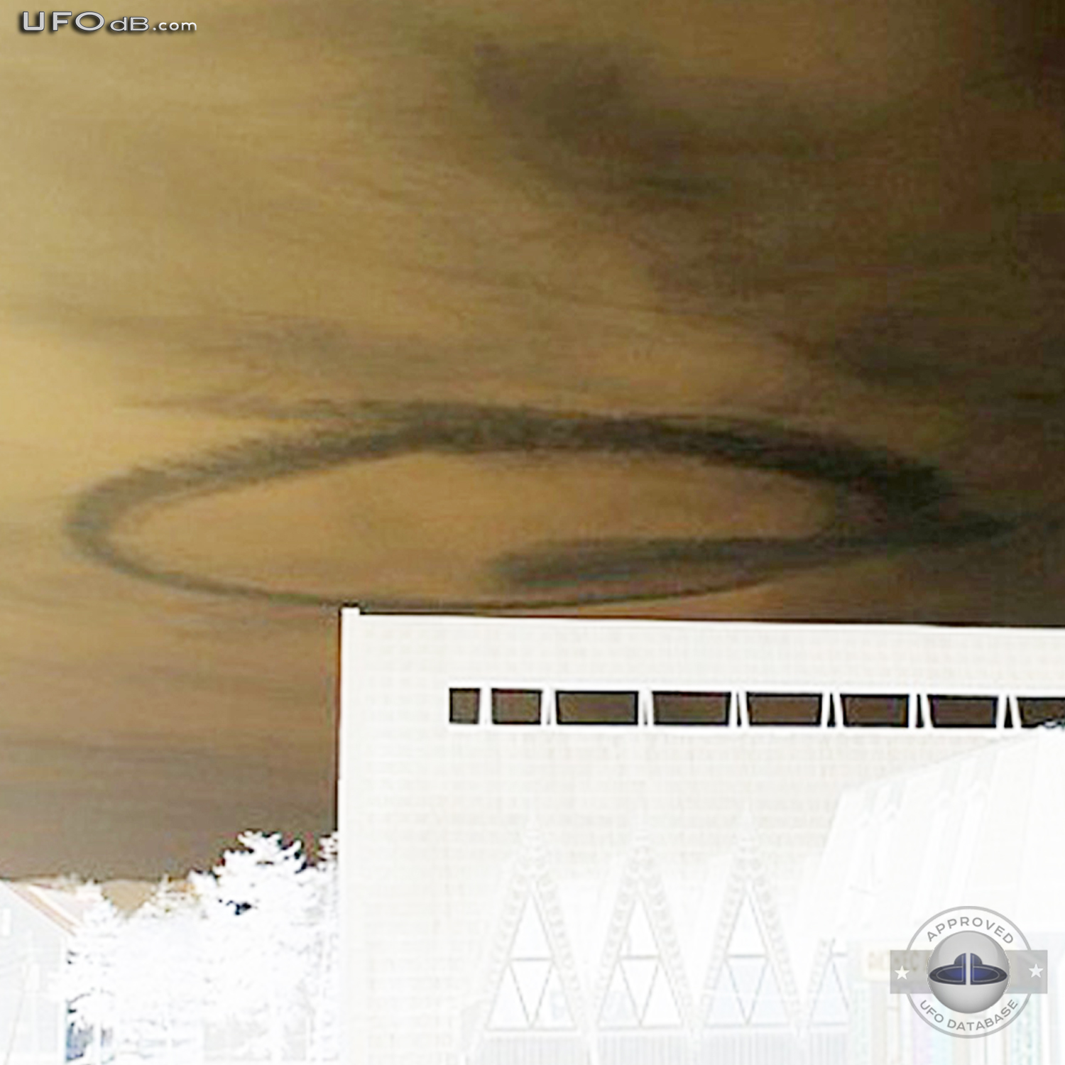 Ring Cloud UFO Float over the village of Abinsk Russia | March 14 2011 UFO Picture #339-4