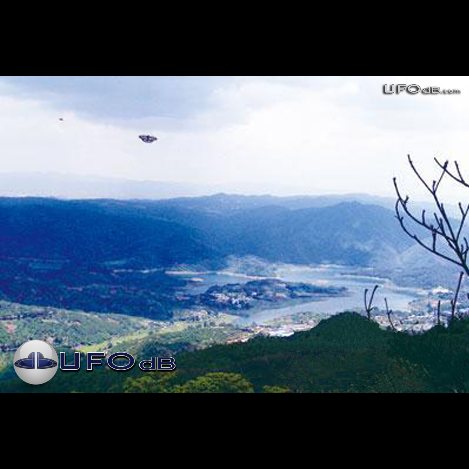 Songhua Ba Reservoir visited by a UFO | Kunming, China | May 22 2011 UFO Picture #341-1