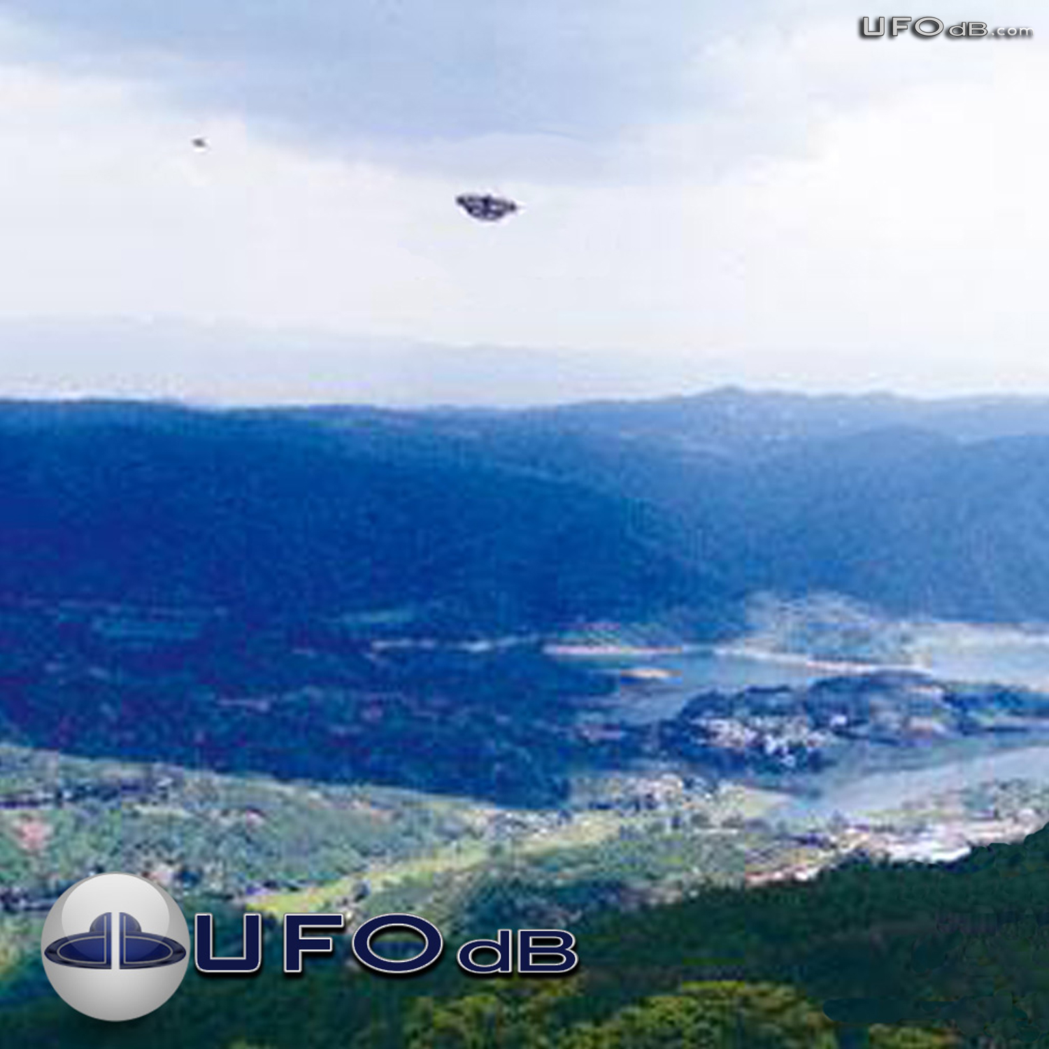 Songhua Ba Reservoir visited by a UFO | Kunming, China | May 22 2011 UFO Picture #341-2