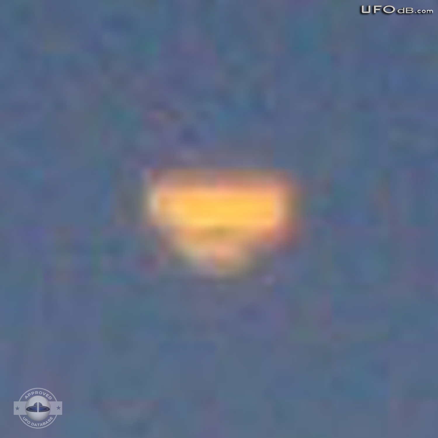 Sundown picture capture UFO near Ipanema beach | Brazil April 21 2011 UFO Picture #344-4