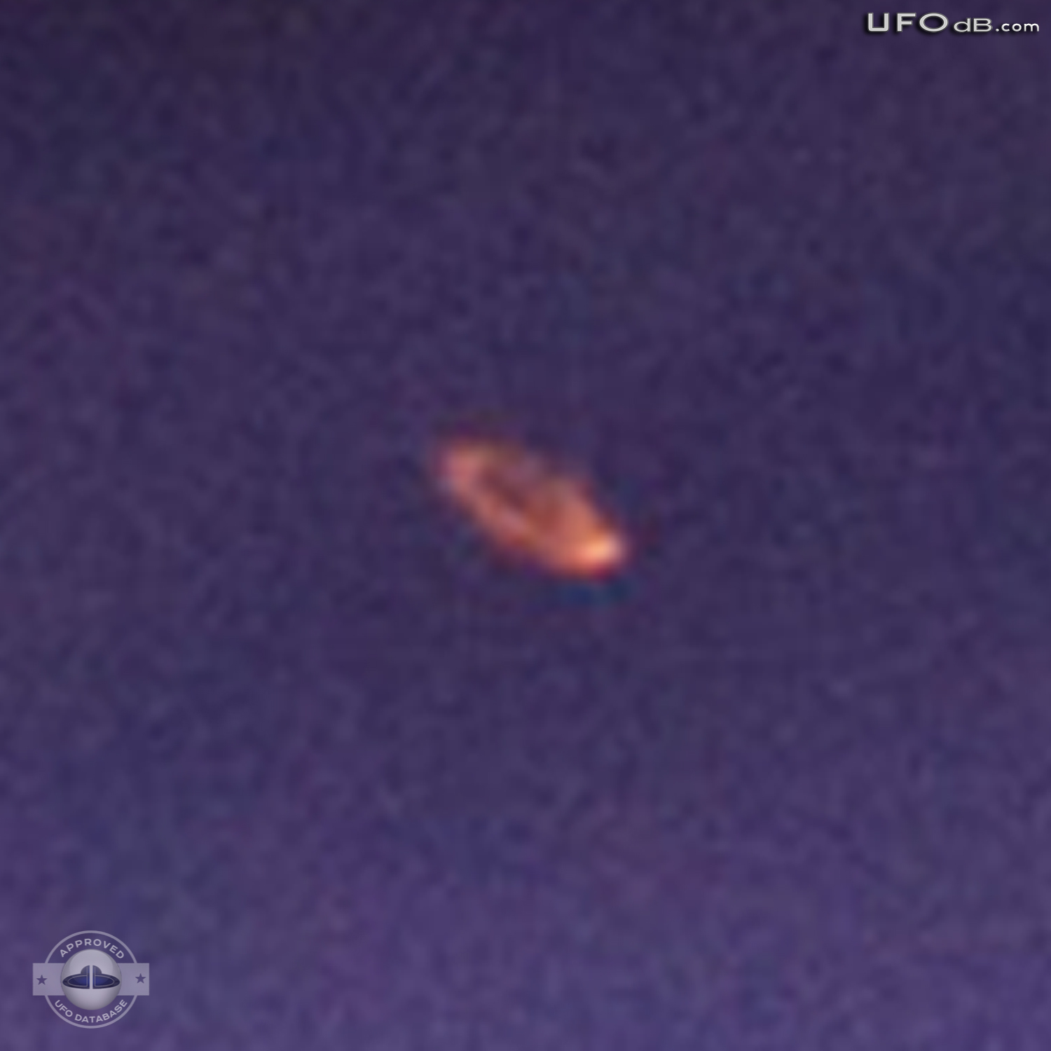 Professional photographer capture UFO near lightnings in Portugal 2010 UFO Picture #345-4
