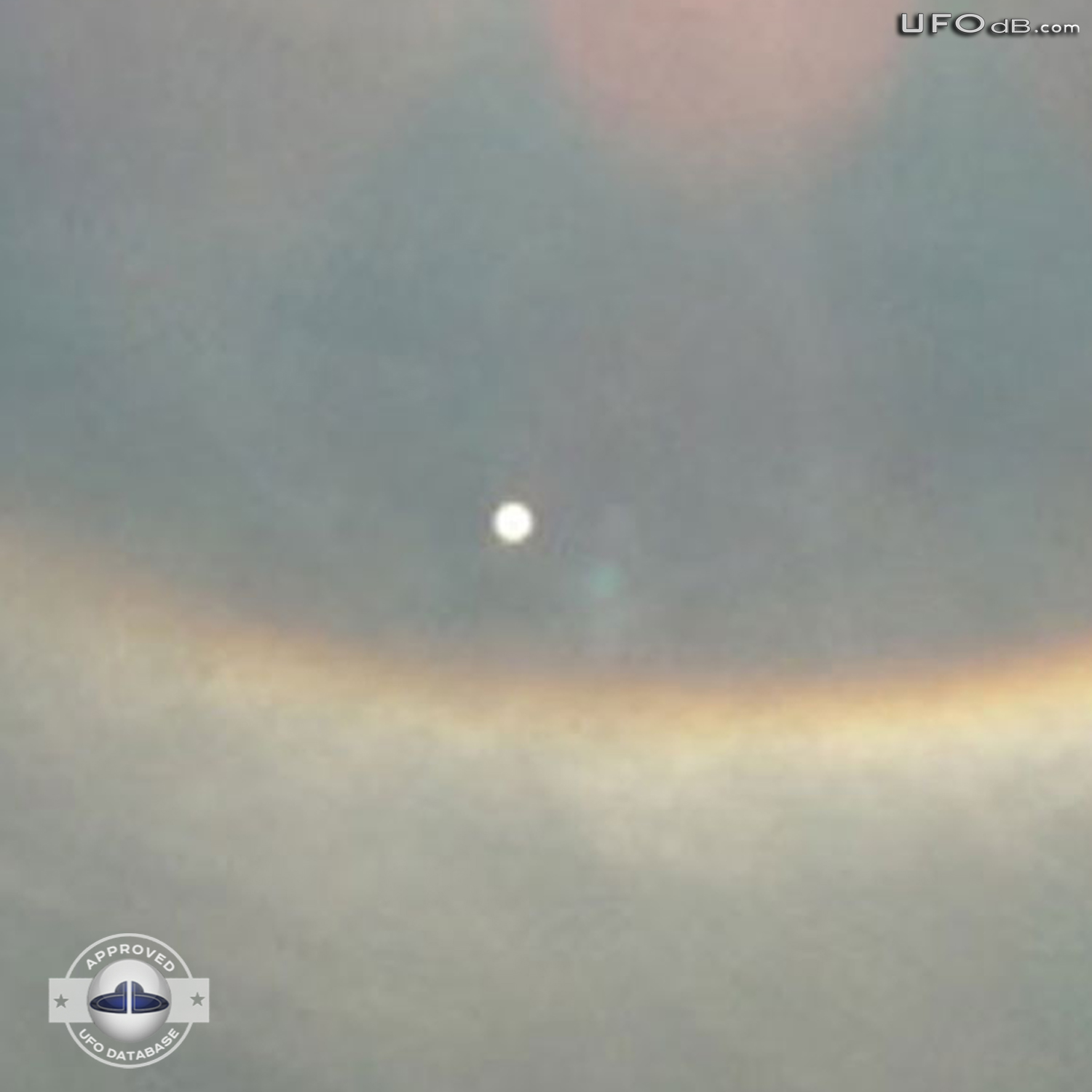 Huge halo around the sun with UFO moving near by in Johannesburg 2010 UFO Picture #348-2