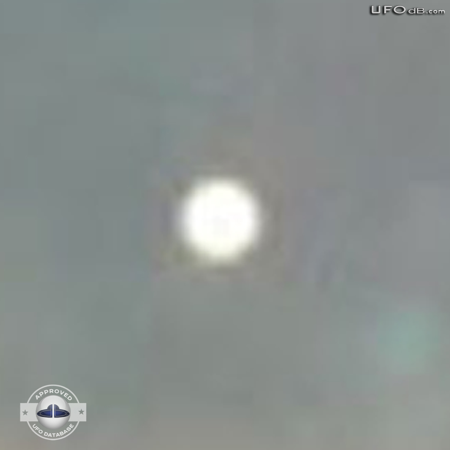 Huge halo around the sun with UFO moving near by in Johannesburg 2010 UFO Picture #348-3