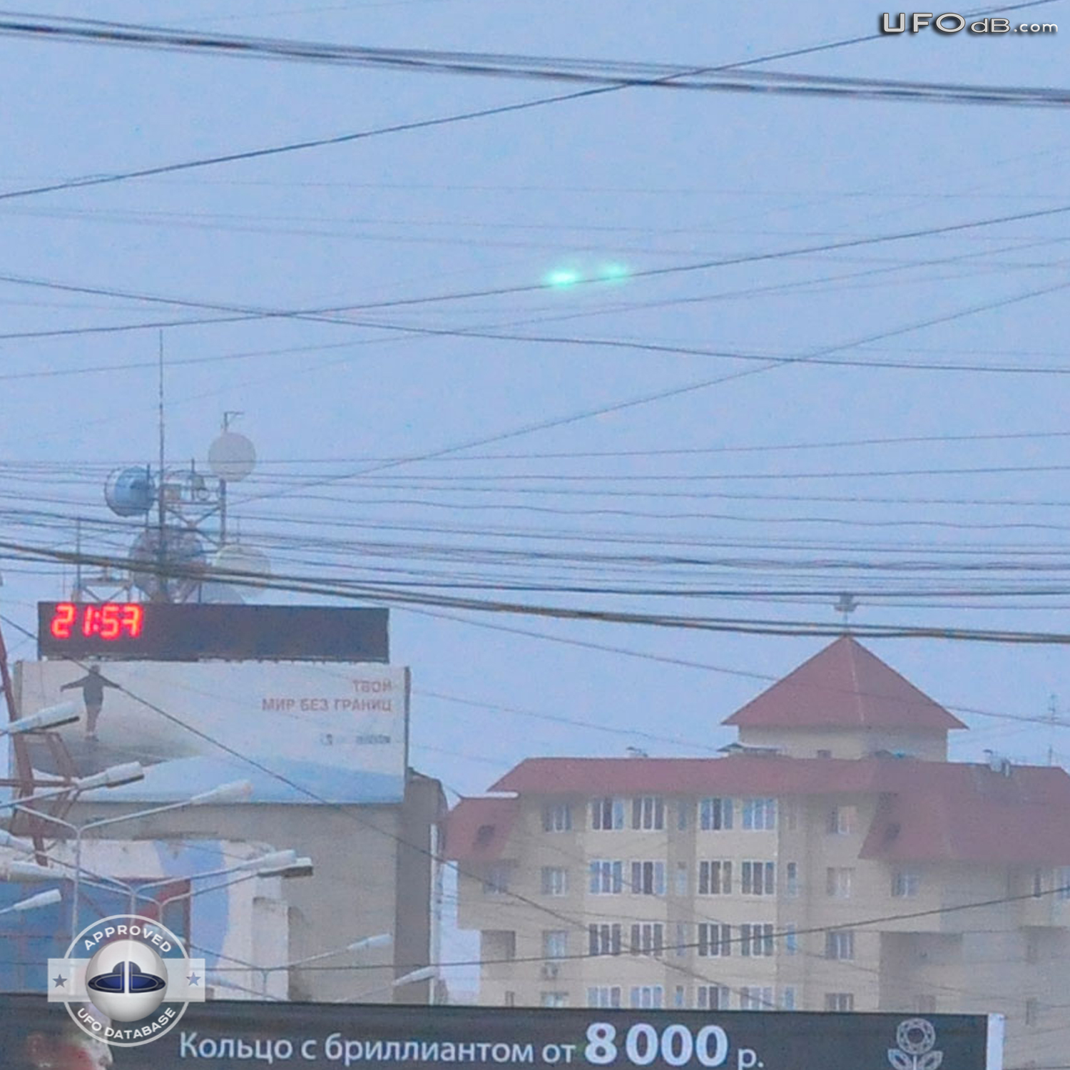 Turquoise flashing lights UFO caught passing over Yakutsk Russia 2011 UFO Picture #350-2