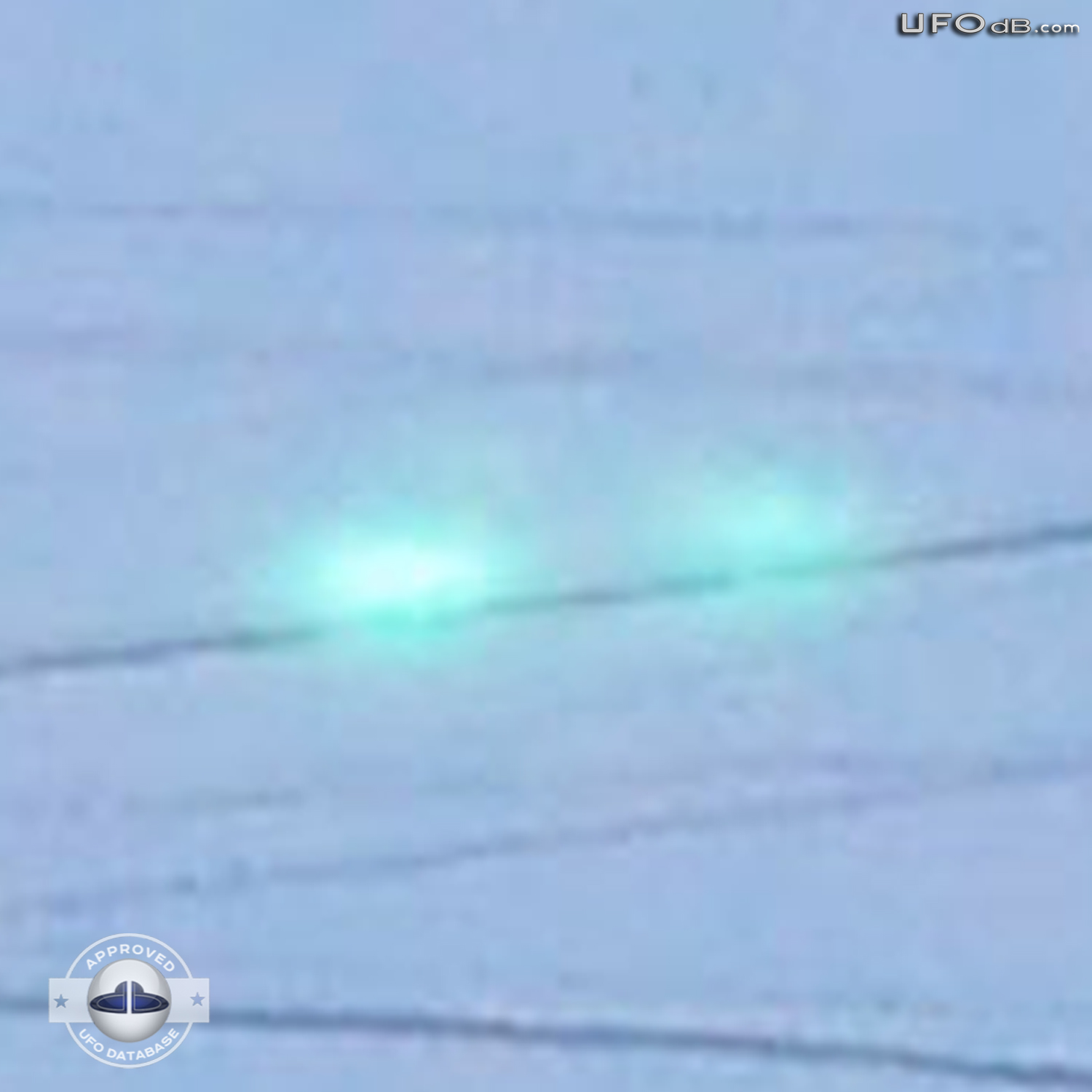 Turquoise flashing lights UFO caught passing over Yakutsk Russia 2011 UFO Picture #350-4