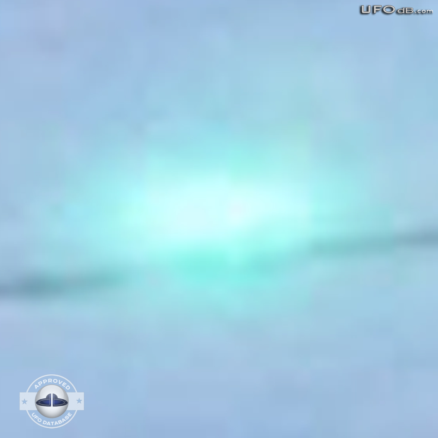 Turquoise flashing lights UFO caught passing over Yakutsk Russia 2011 UFO Picture #350-5