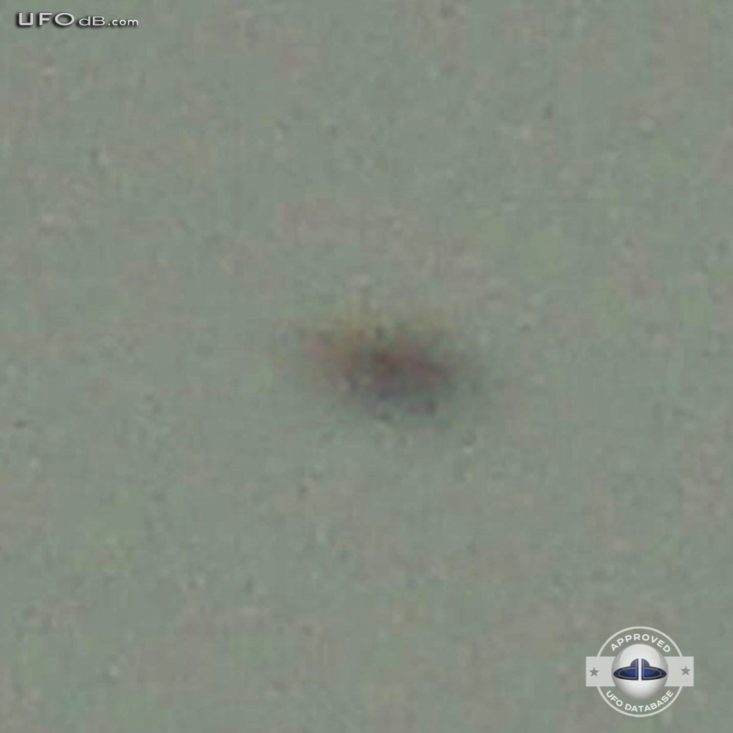 Witness near Maracaibo Airport takes a picture of a UFO near Airplane UFO Picture #351-4
