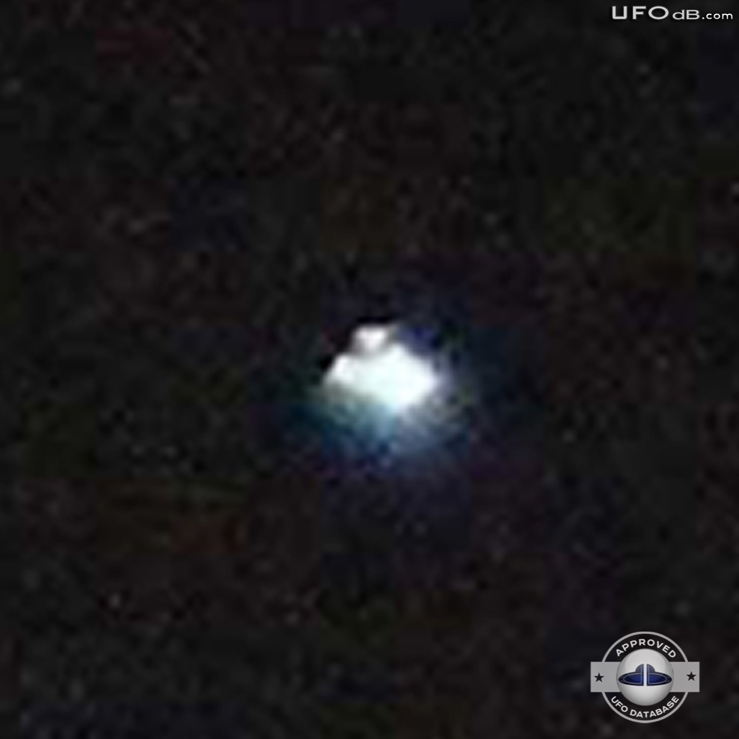 Moon picture captures bright white glowing UFO over a city in Ecuador UFO Picture #352-4