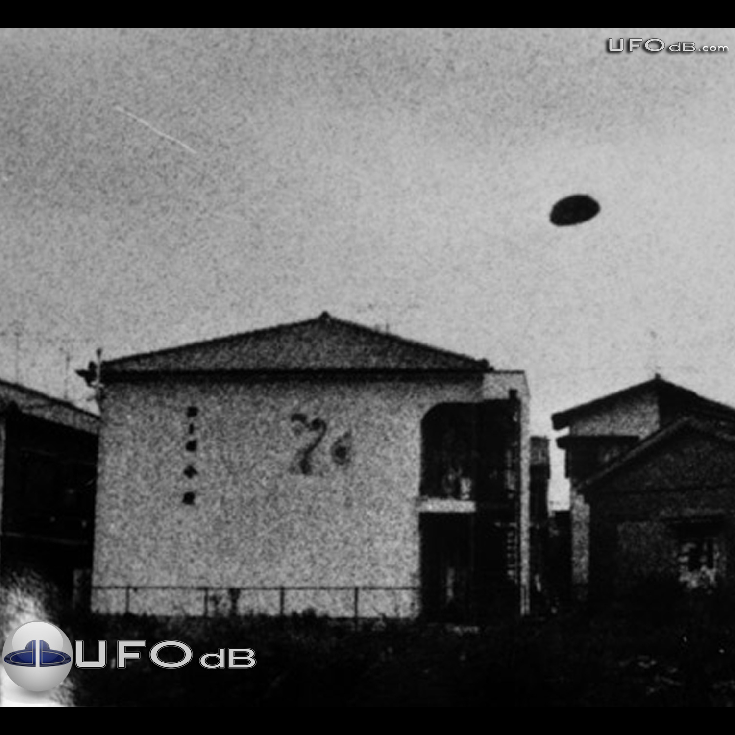 Japan University student shoot picture of UFO passing over his house UFO Picture #353-1
