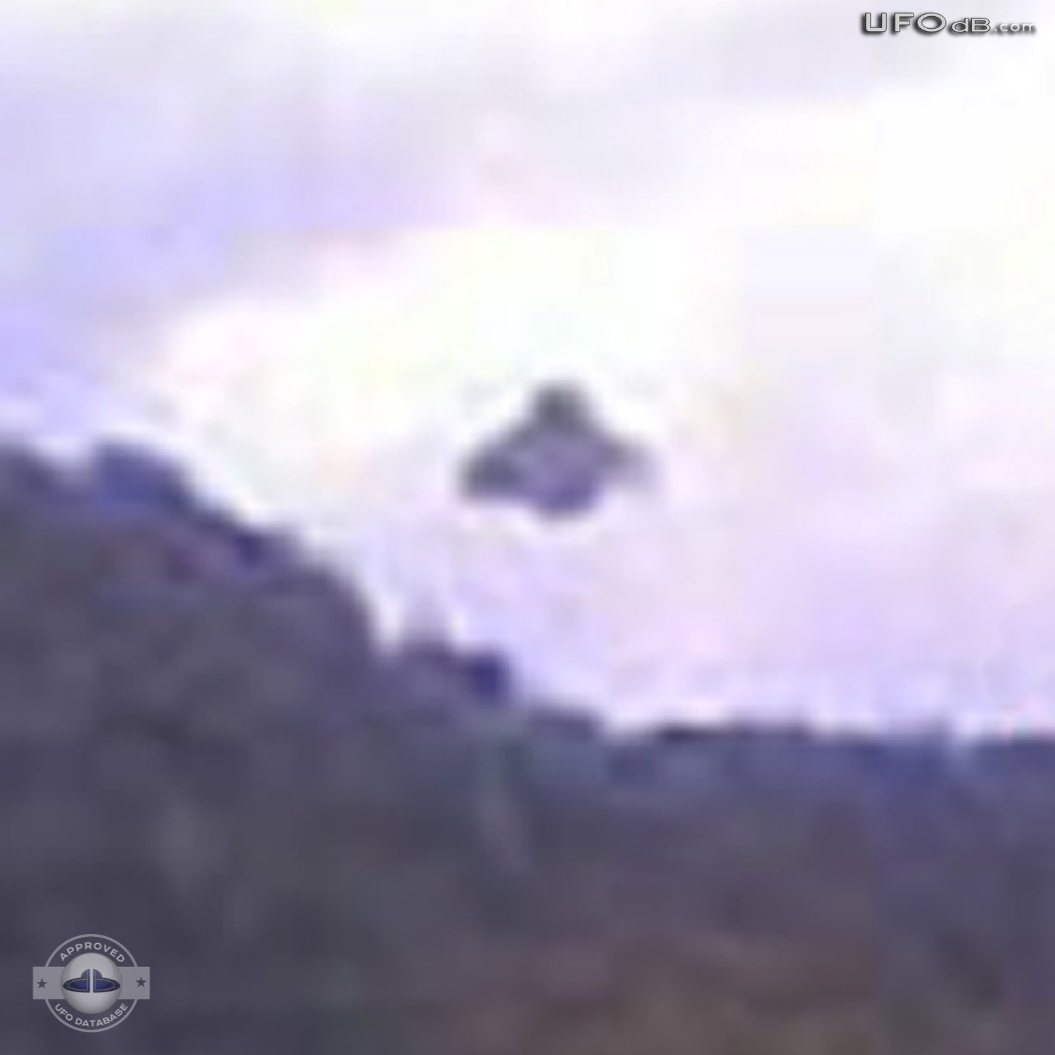 Australian Gold prospector capture UFO on picture in New South Wales UFO Picture #354-4