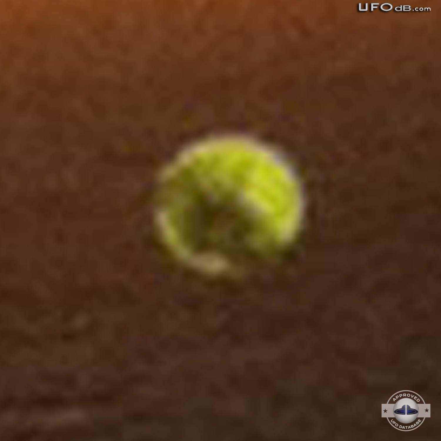 Green Sphere UFO caught on picture over the ocean | Miami Beach | 2011 UFO Picture #356-4