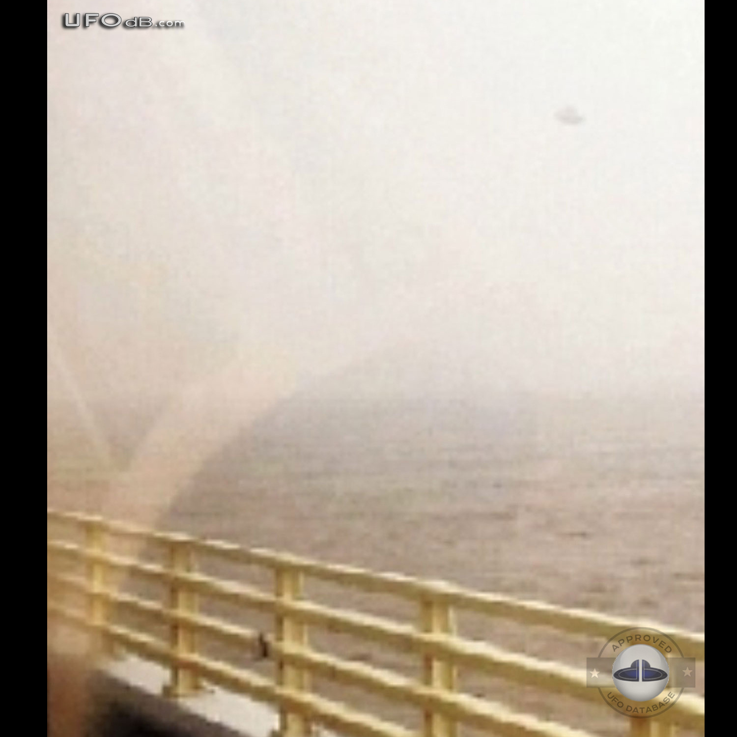 Chinese Sales manager get UFO picture on Hangzhou Bay Bridge in China UFO Picture #359-1