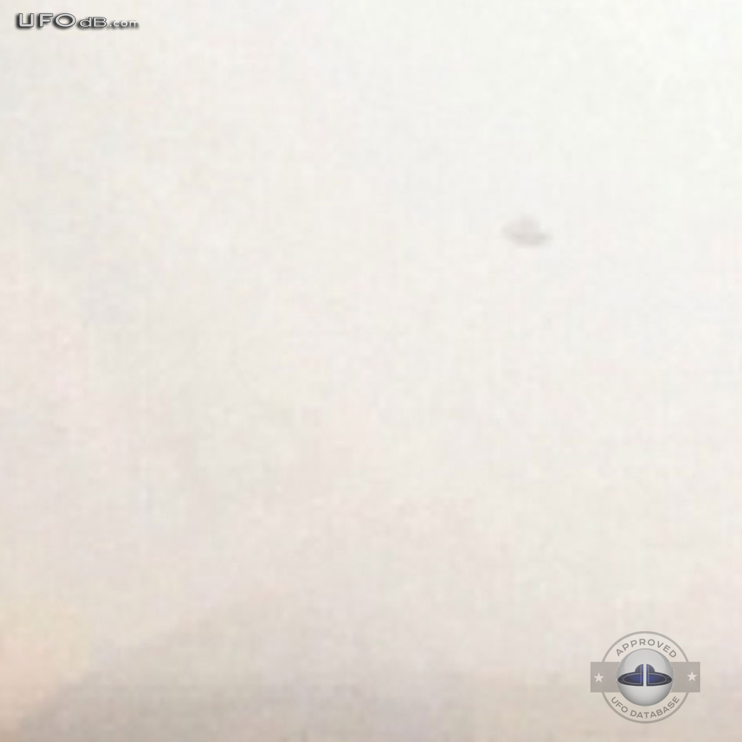 Chinese Sales manager get UFO picture on Hangzhou Bay Bridge in China UFO Picture #359-2