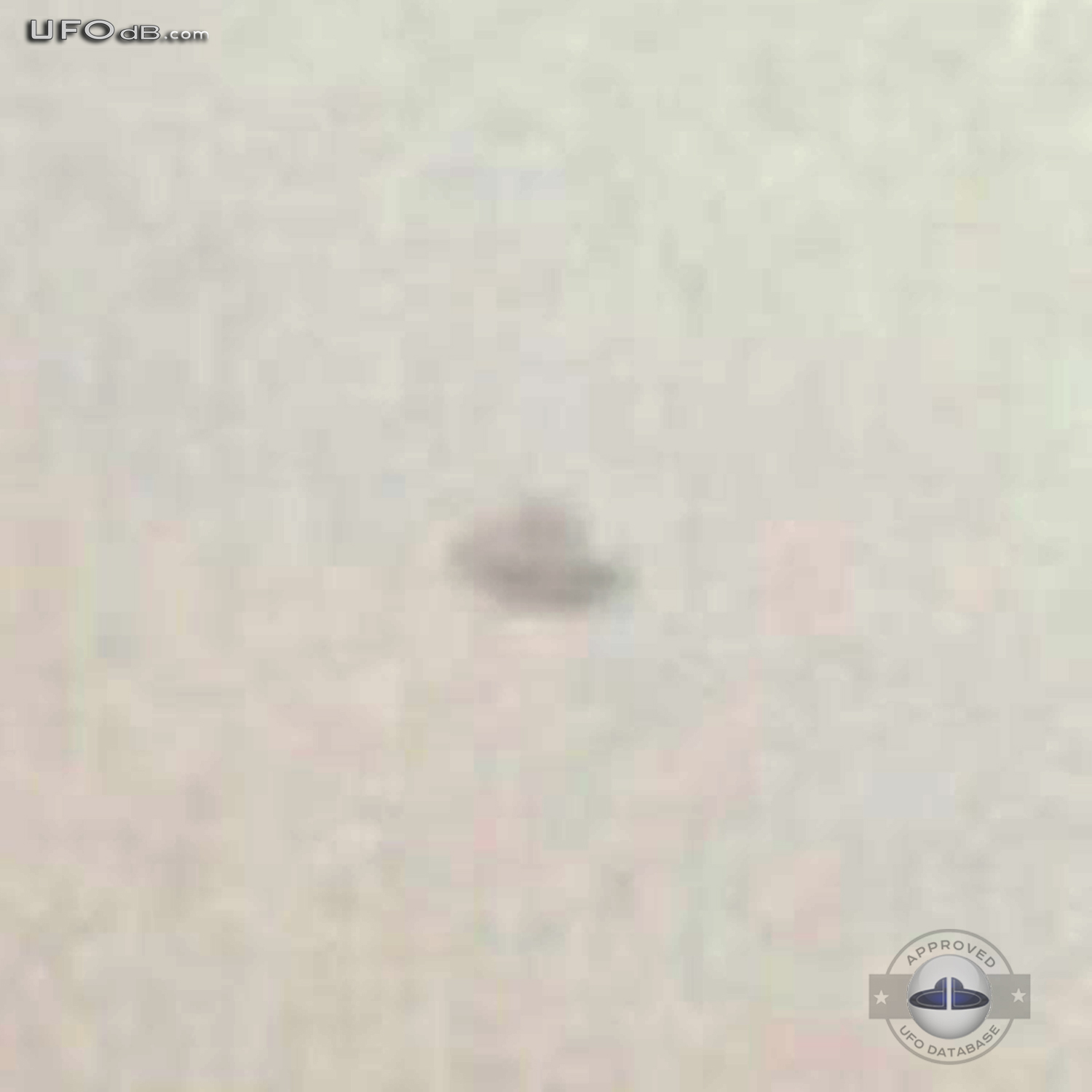 Chinese Sales manager get UFO picture on Hangzhou Bay Bridge in China UFO Picture #359-3