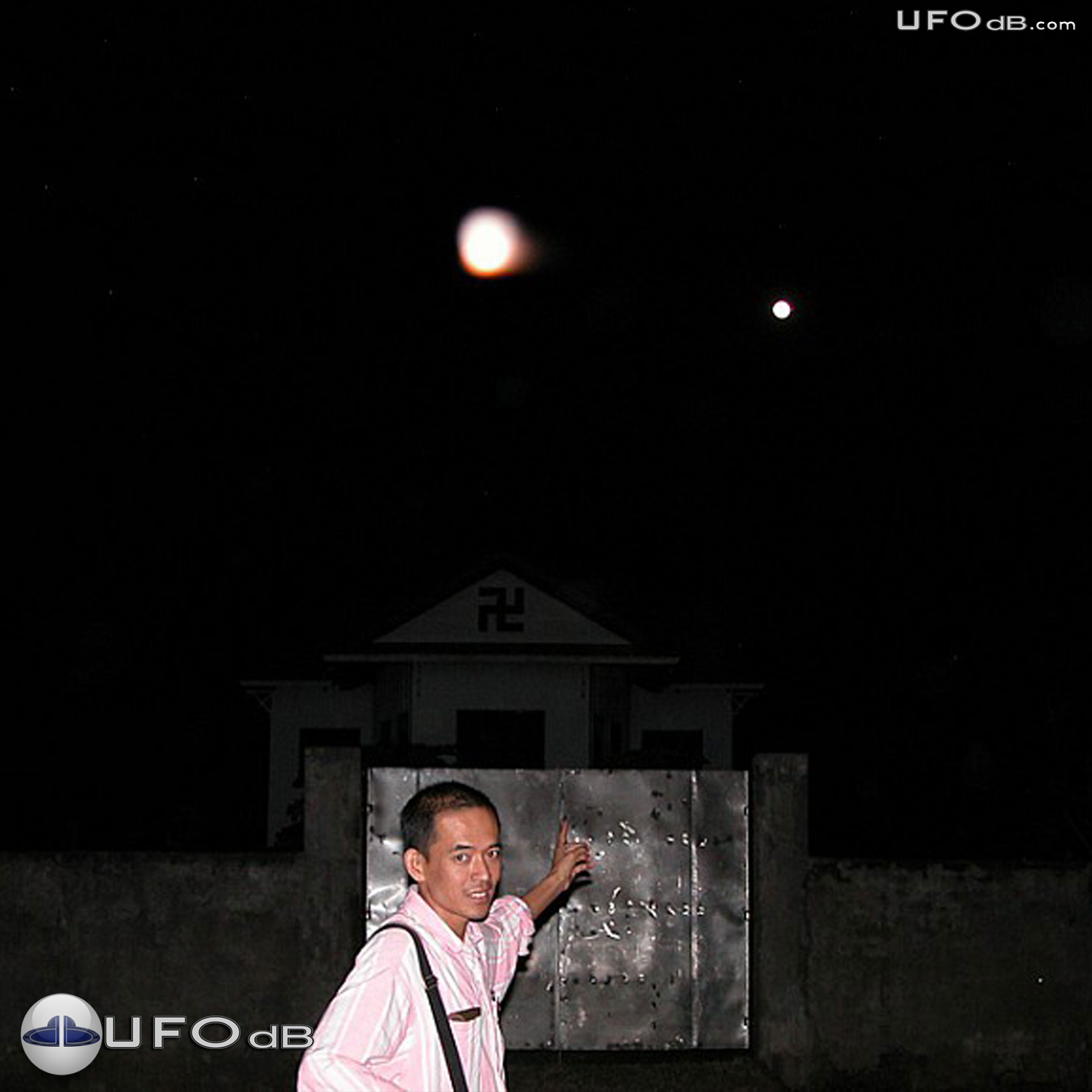 Unidentified round light UFO caught on picture in Phonm Penh, Cambodia UFO Picture #360-1
