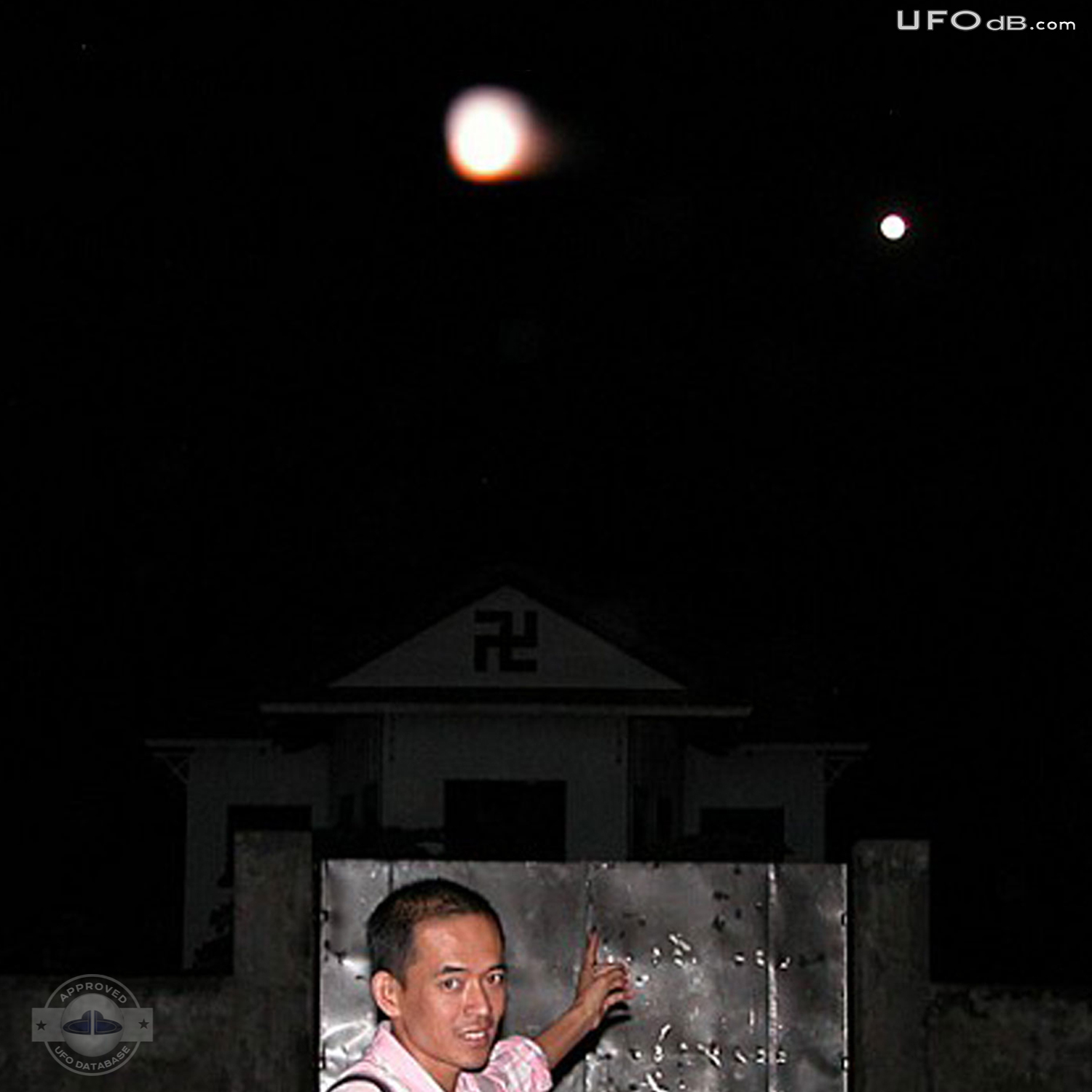 Unidentified round light UFO caught on picture in Phonm Penh, Cambodia UFO Picture #360-2