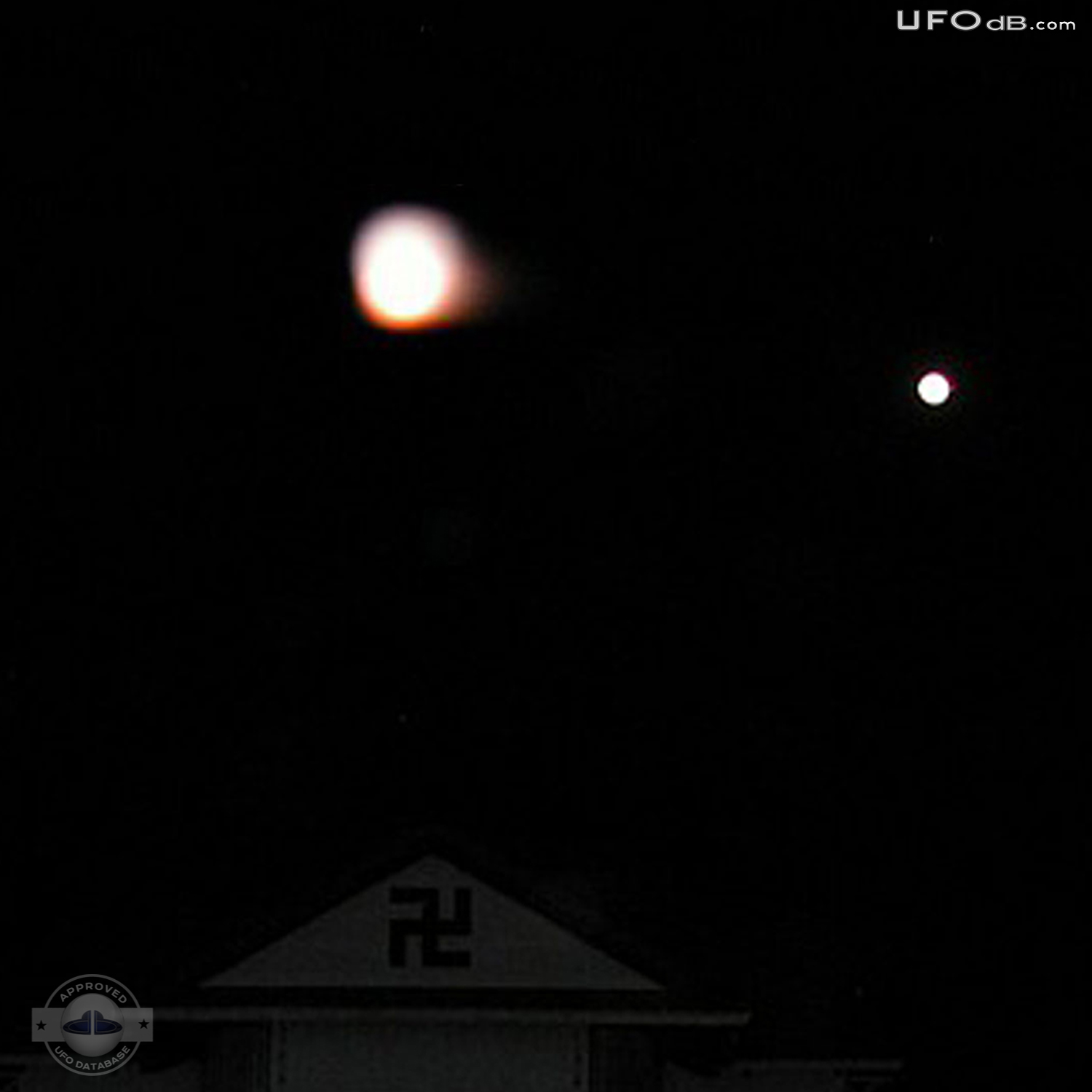 Unidentified round light UFO caught on picture in Phonm Penh, Cambodia UFO Picture #360-3