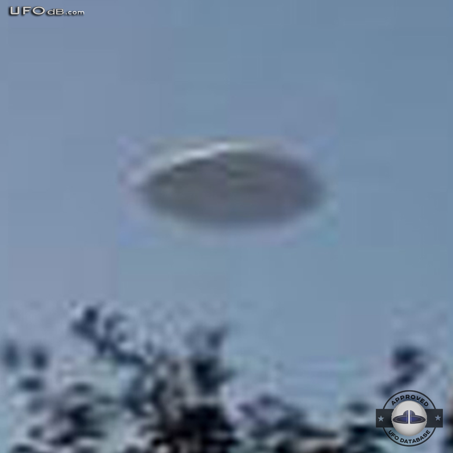 In Vestal New York a witness sees a UFO as large as a Football Stadium UFO Picture #363-3