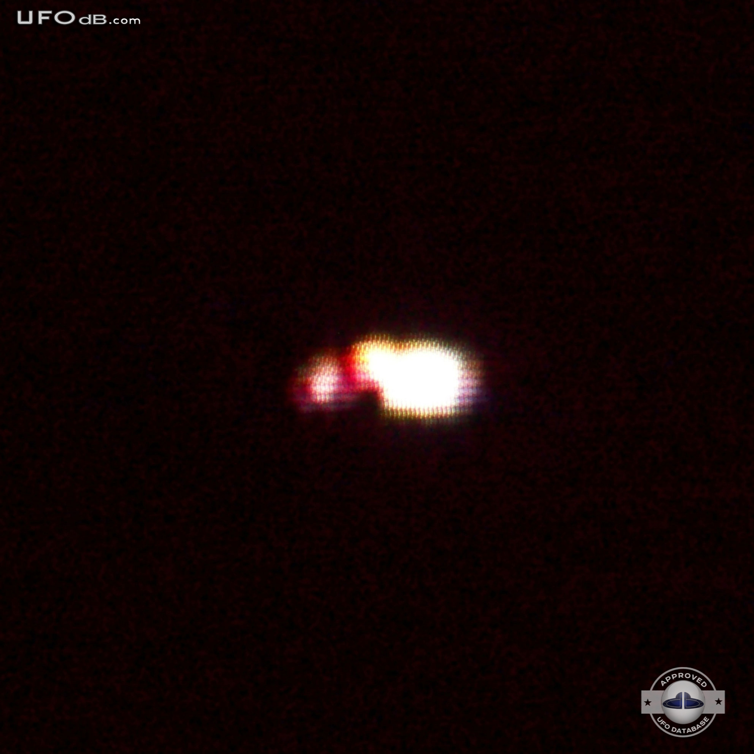 Silently out of nowhere | UFO passing overhead in Kentucky, USA | 2011 UFO Picture #364-1