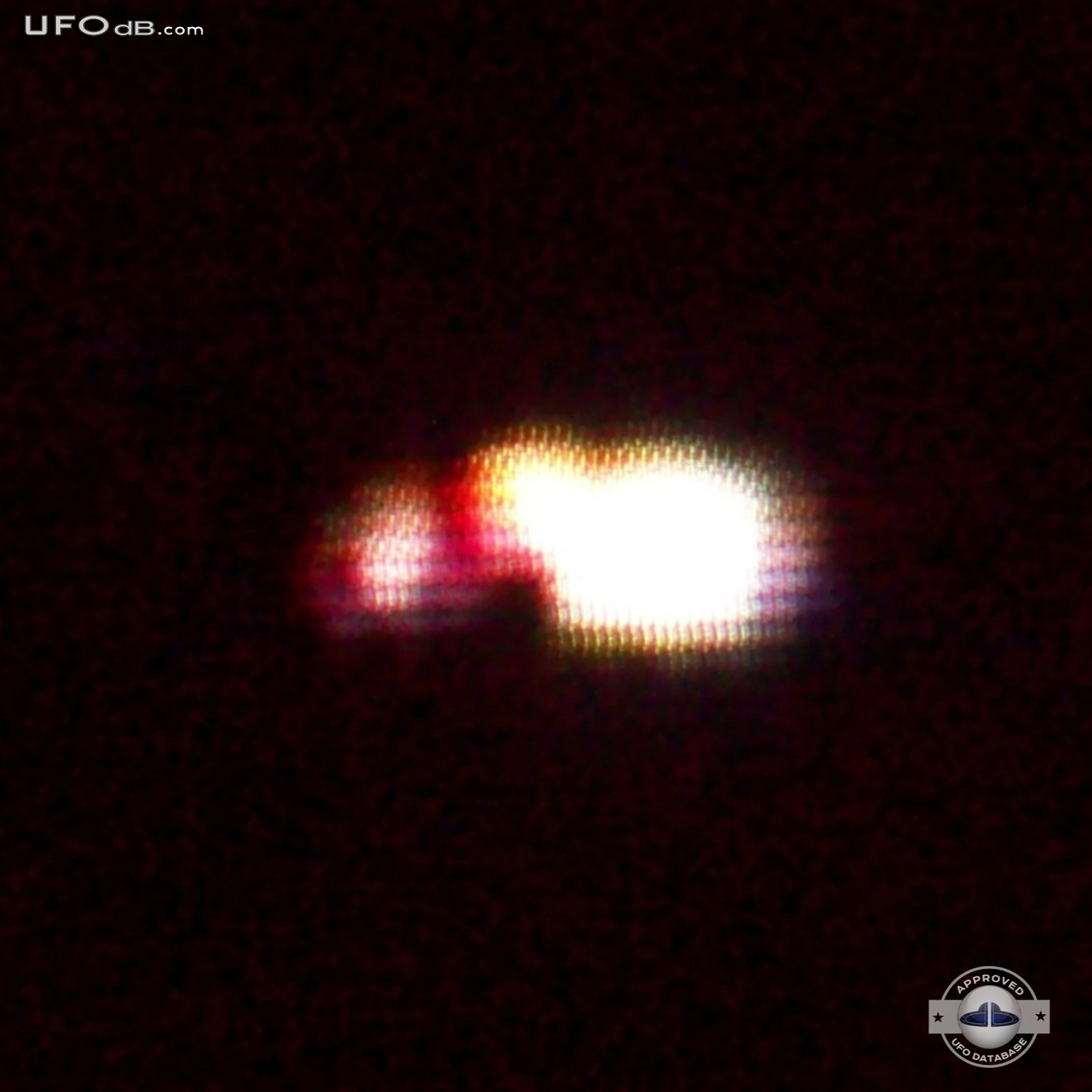 Silently out of nowhere | UFO passing overhead in Kentucky, USA | 2011 UFO Picture #364-2