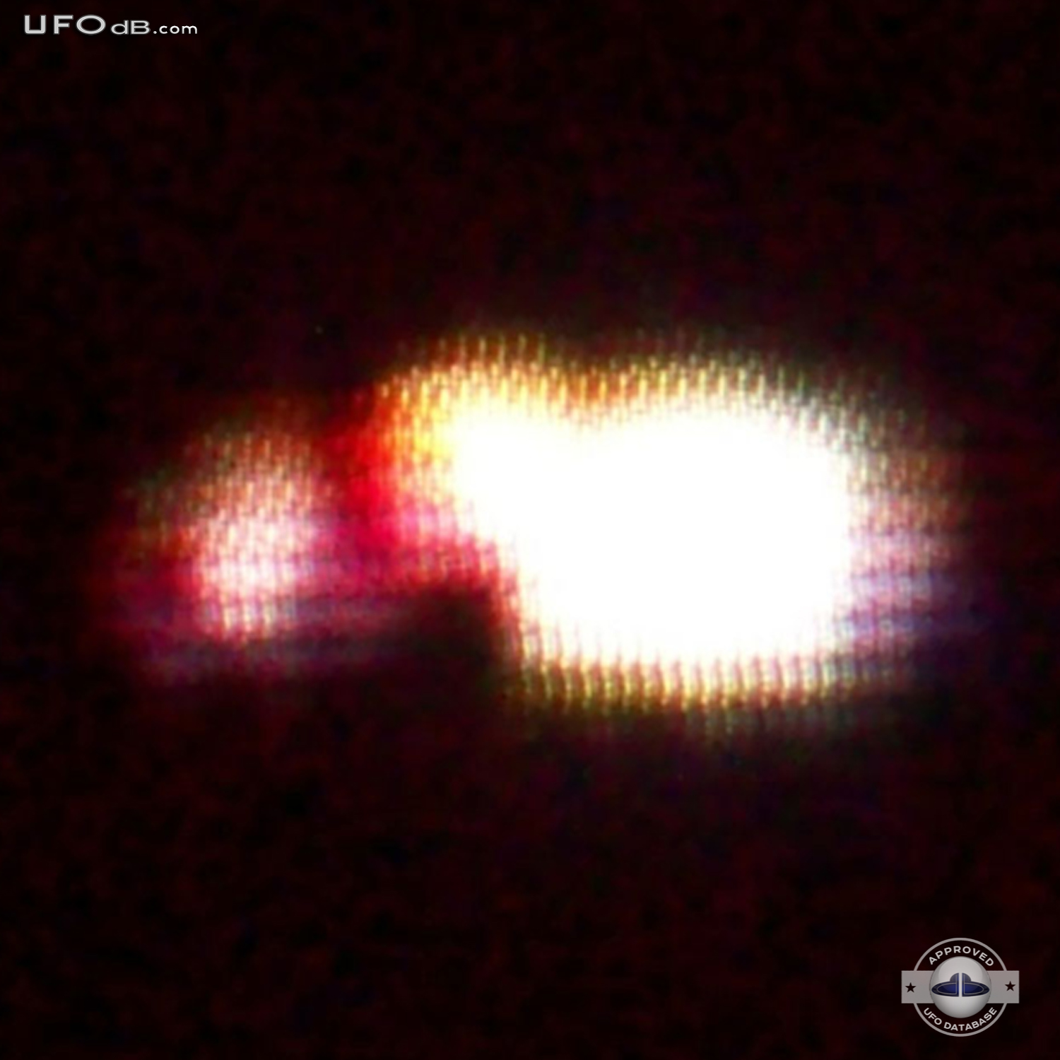 Silently out of nowhere | UFO passing overhead in Kentucky, USA | 2011 UFO Picture #364-3