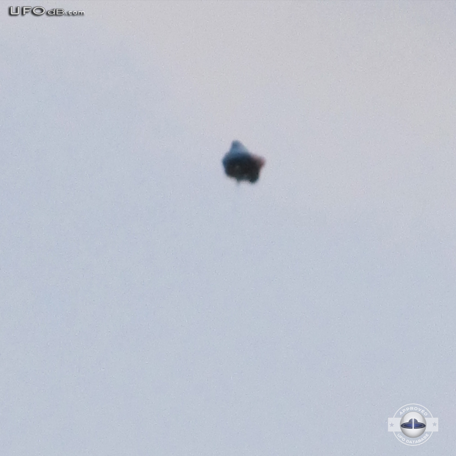 A Massachusetts citizen get a picture of UFO the size of a Basketball UFO Picture #365-1