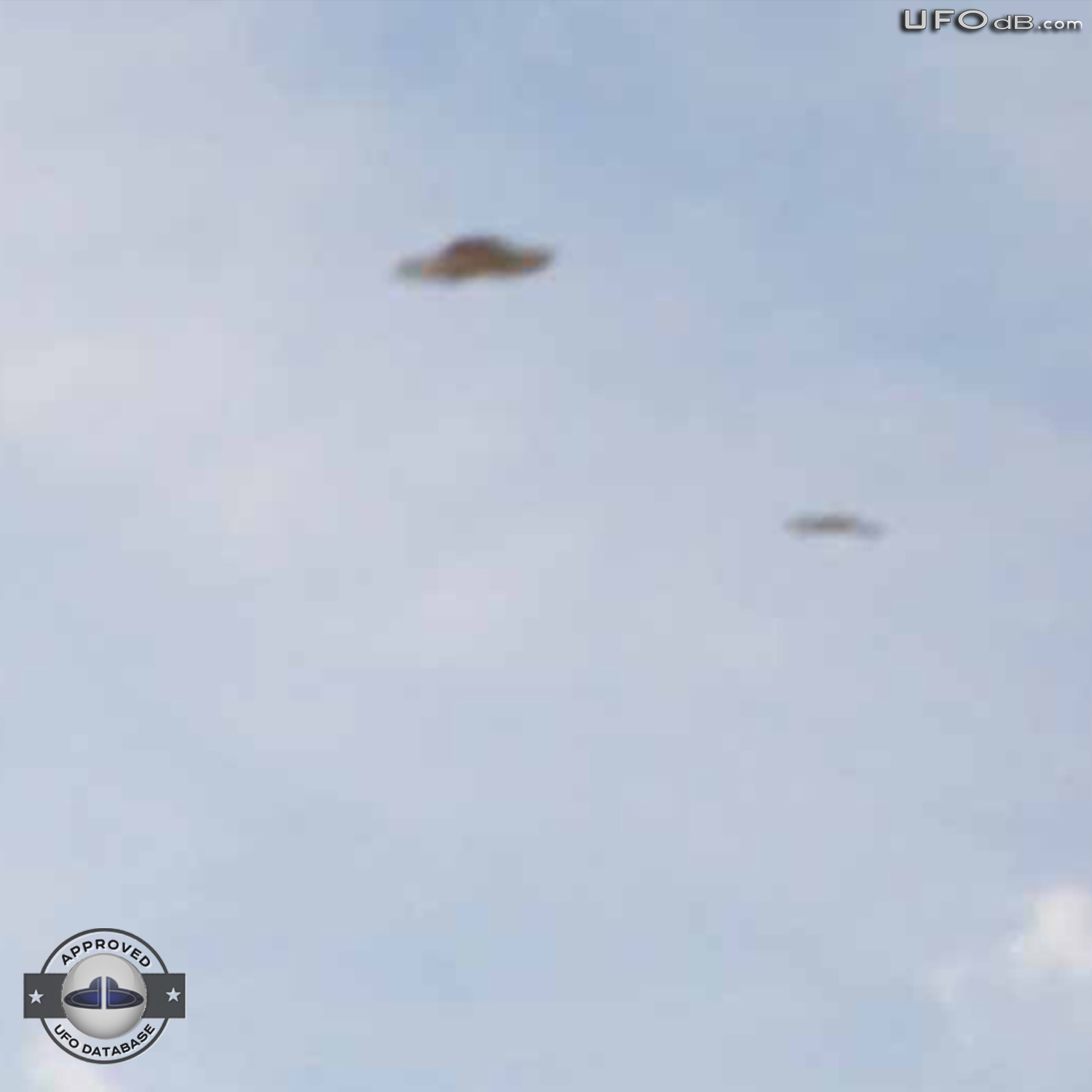 Amsterdam weed grower see three saucer UFOs passing in the sky UFO Picture #366-5