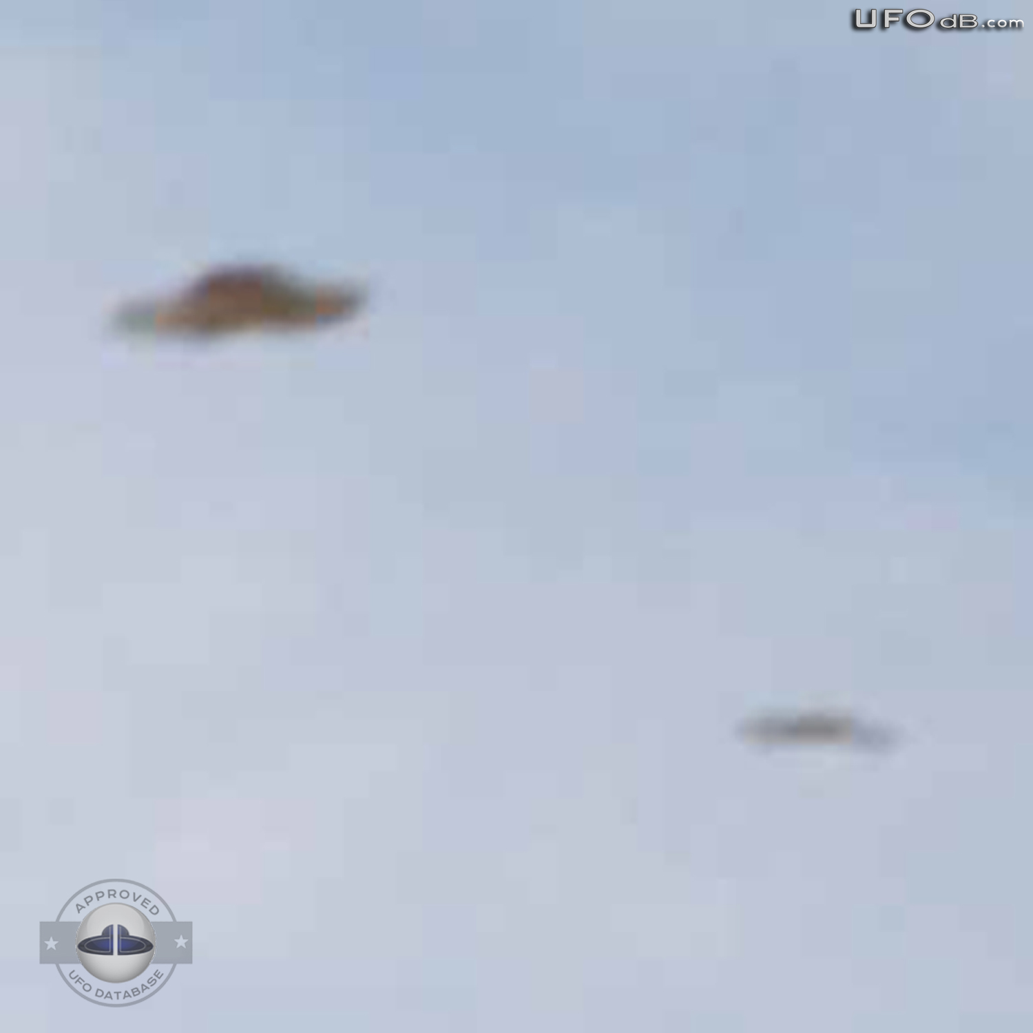Amsterdam weed grower see three saucer UFOs passing in the sky UFO Picture #366-6