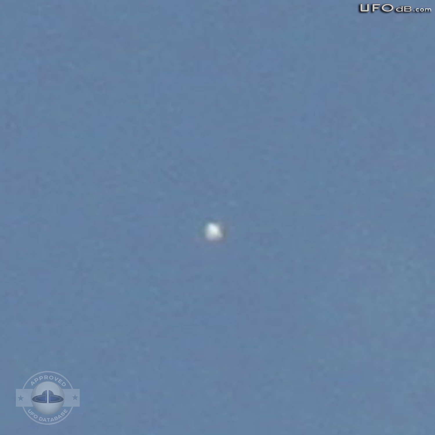 Couple on their balcony in Vienna sees a UFO and gets a picture - 2011 UFO Picture #367-2