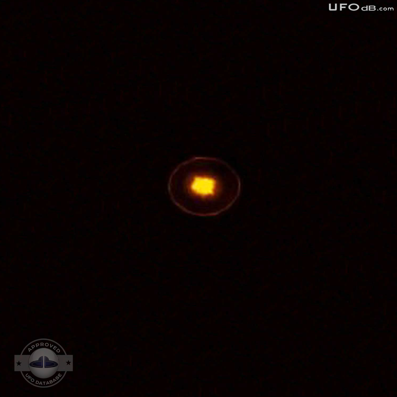 Brest citizen get pictures of two differents UFOs in the same night UFO Picture #368-1