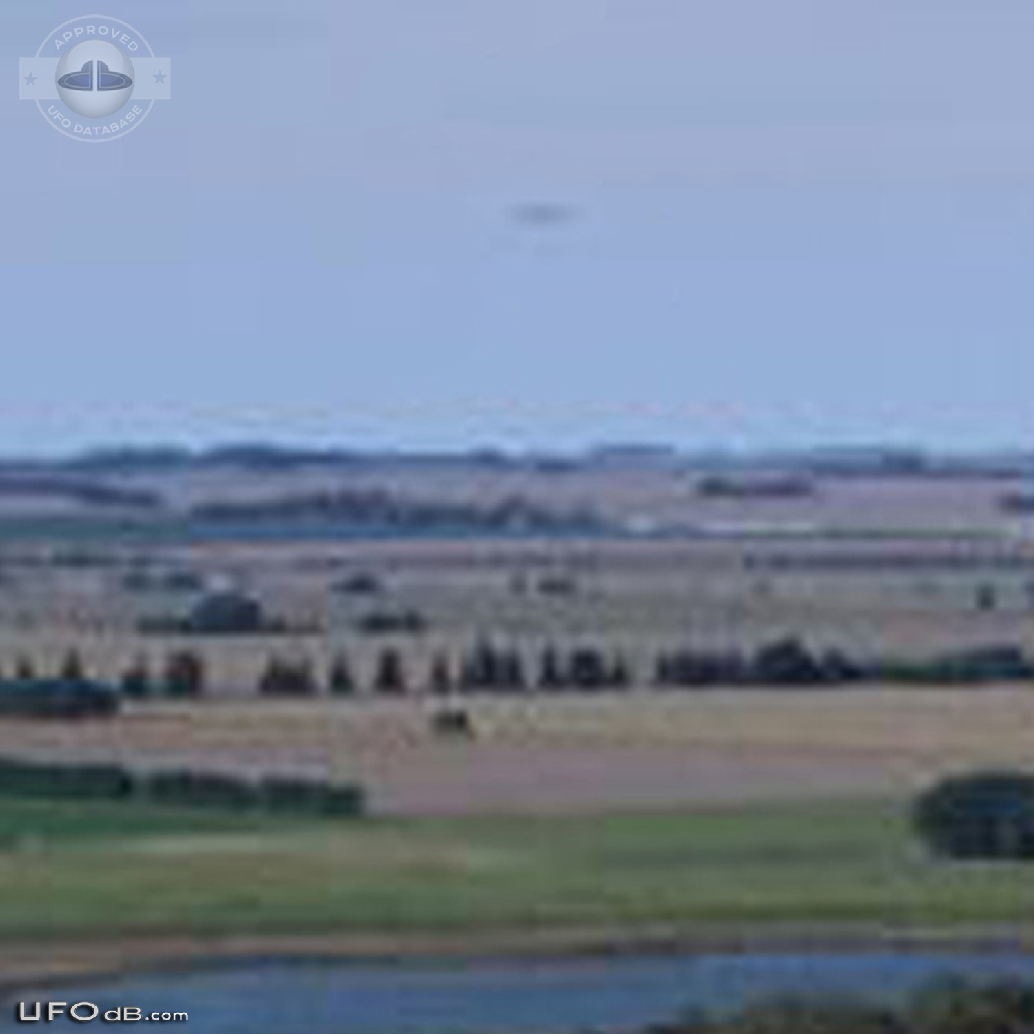 Large 70 meters wide UFO caught on picture - Cordoba, Argentina - 2009 UFO Picture #369-3