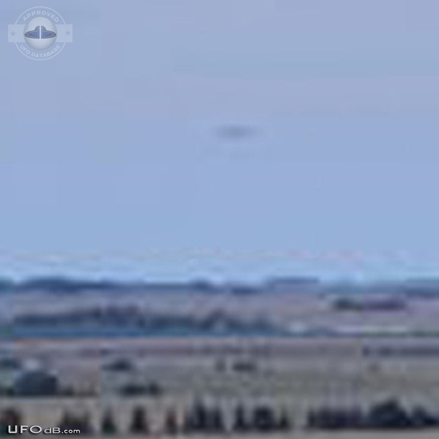 Large 70 meters wide UFO caught on picture - Cordoba, Argentina - 2009 UFO Picture #369-4