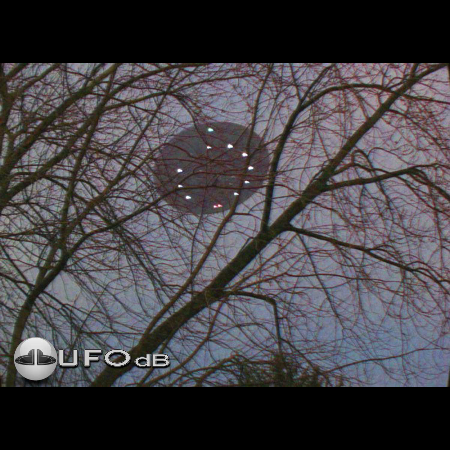 Incredible UFO Picture  we can see under, all the lights of the UFO UFO Picture #37-1