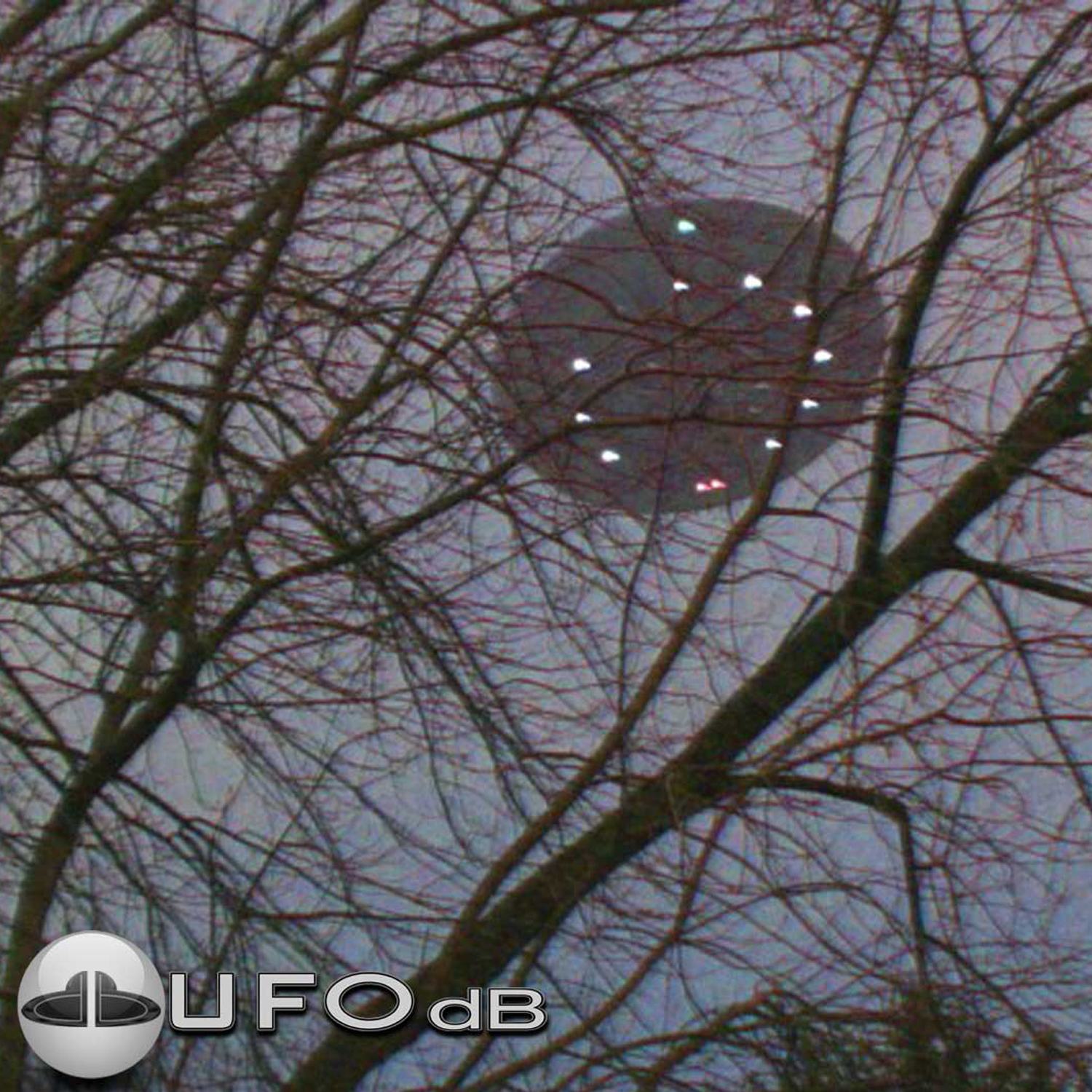 Incredible UFO Picture  we can see under, all the lights of the UFO UFO Picture #37-2