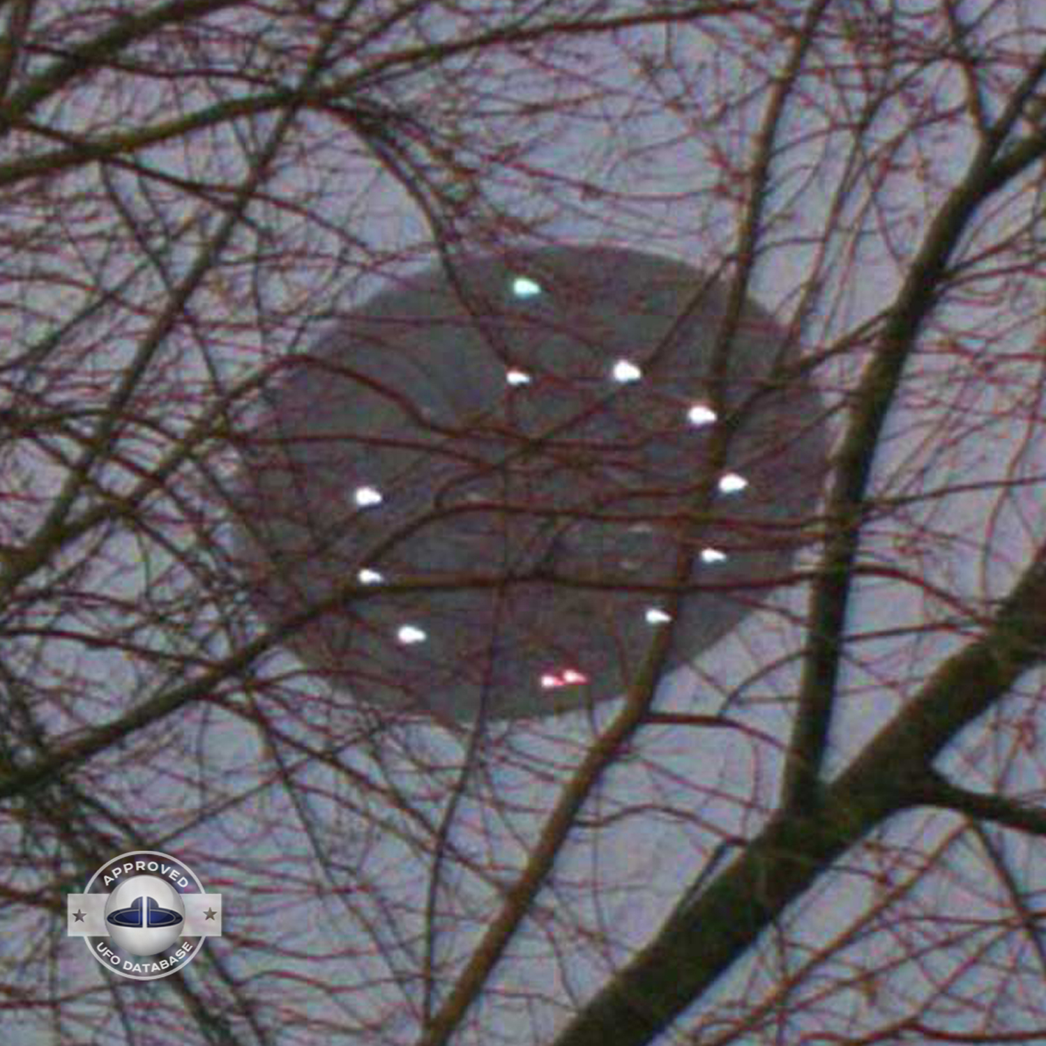 Incredible UFO Picture  we can see under, all the lights of the UFO UFO Picture #37-3