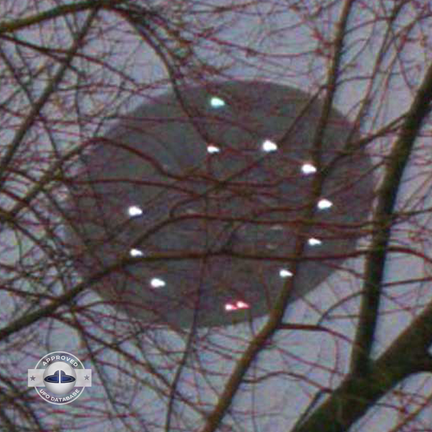 Incredible UFO Picture  we can see under, all the lights of the UFO UFO Picture #37-4