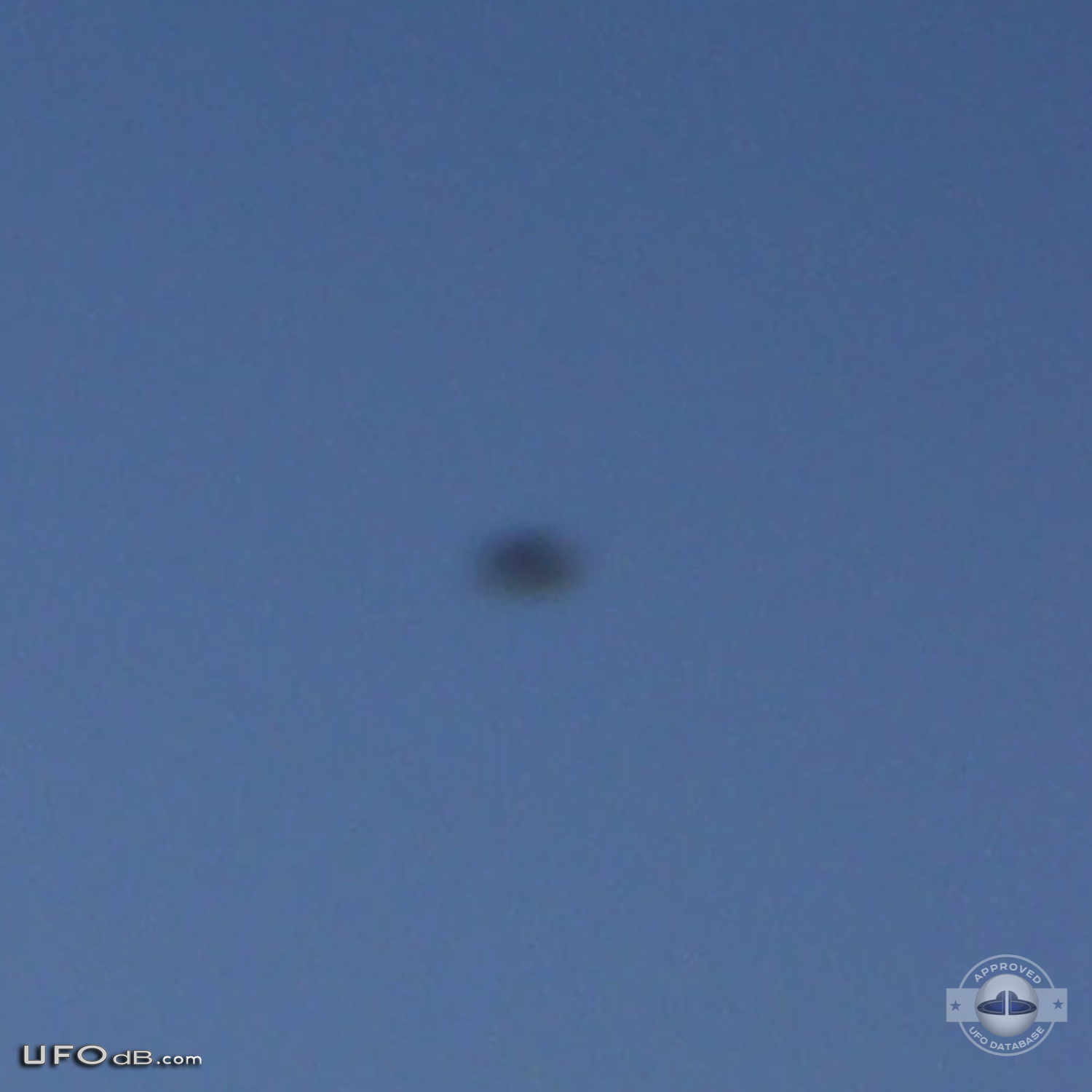 Two ufo pictures taken in the high mountains - Puerto Rico - July 2011 UFO Picture #376-3