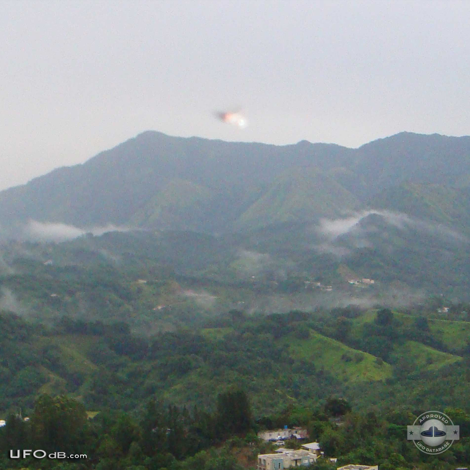 Two ufo pictures taken in the high mountains - Puerto Rico - July 2011 UFO Picture #376-5