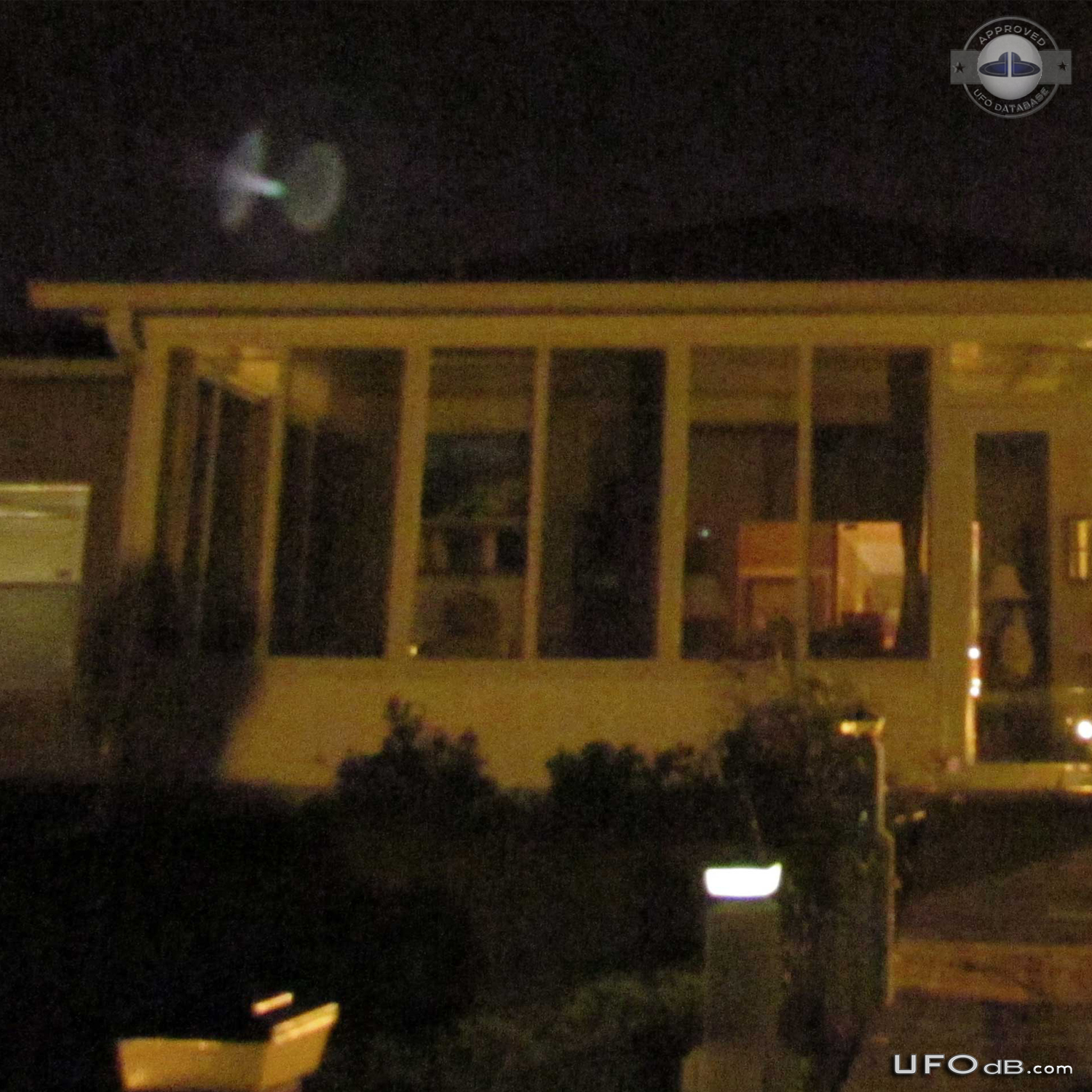 Mysterious picture of UFO appearing over a house in Orlando, Florida UFO Picture #381-1