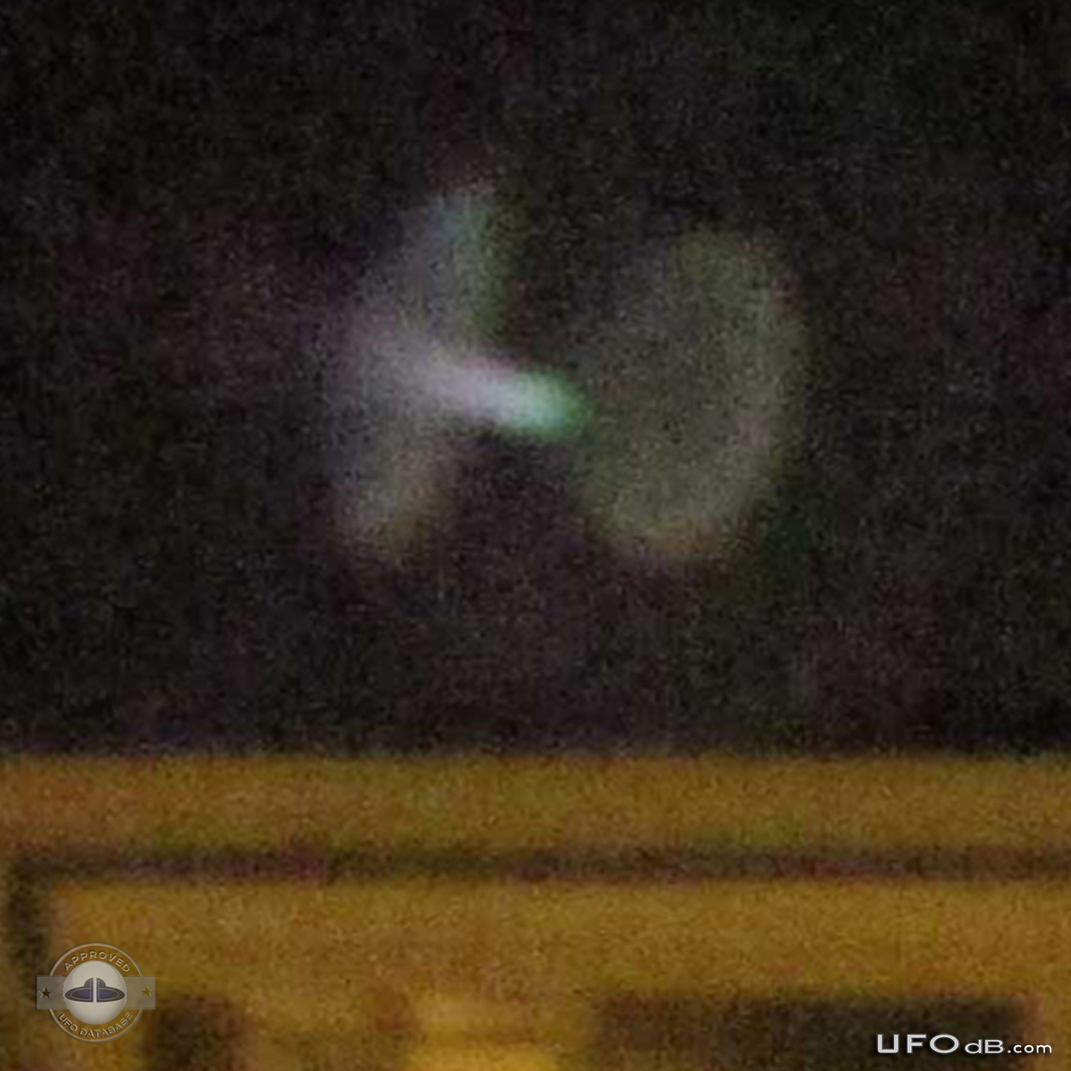 Mysterious picture of UFO appearing over a house in Orlando, Florida UFO Picture #381-4