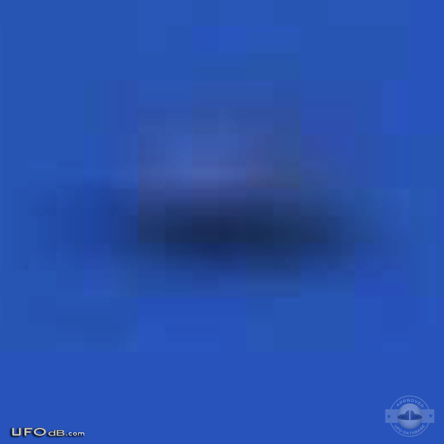 In Cape Town, South Africa a man get picture of UFO near Airplane 2011 UFO Picture #386-4