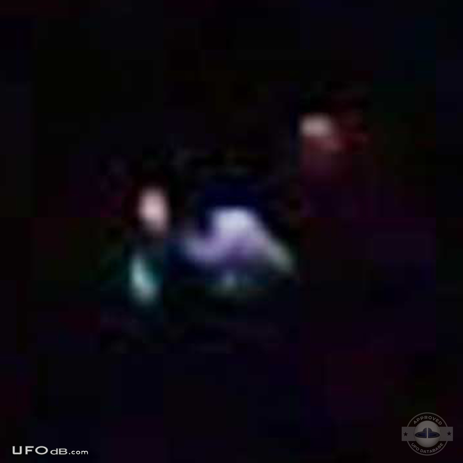 UFO with strange shape caught on picture over Santa Tecla, El Salvador UFO Picture #387-3