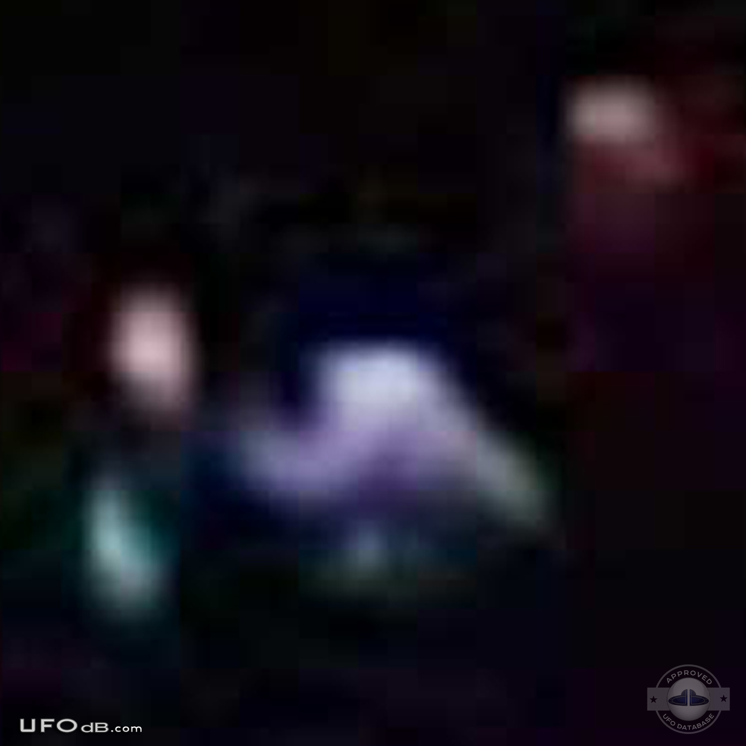 UFO with strange shape caught on picture over Santa Tecla, El Salvador UFO Picture #387-4