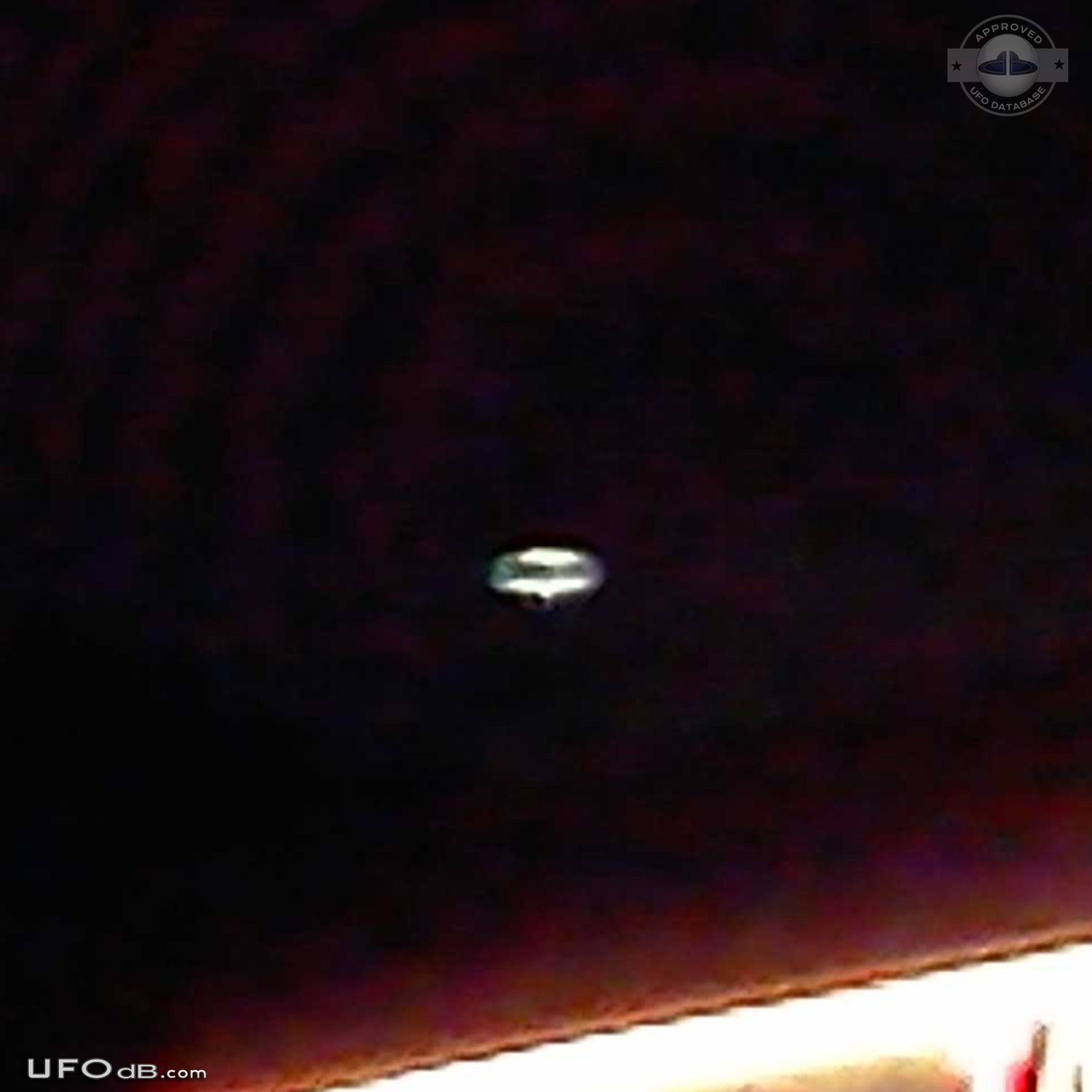 Man take picture of UFO he taught it was a blimp - Los Angeles 2011 UFO Picture #389-2