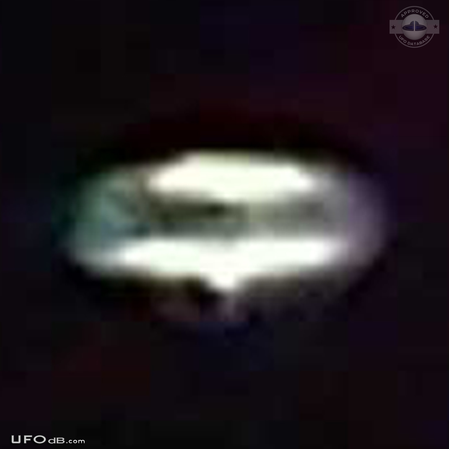 Man take picture of UFO he taught it was a blimp - Los Angeles 2011 UFO Picture #389-4