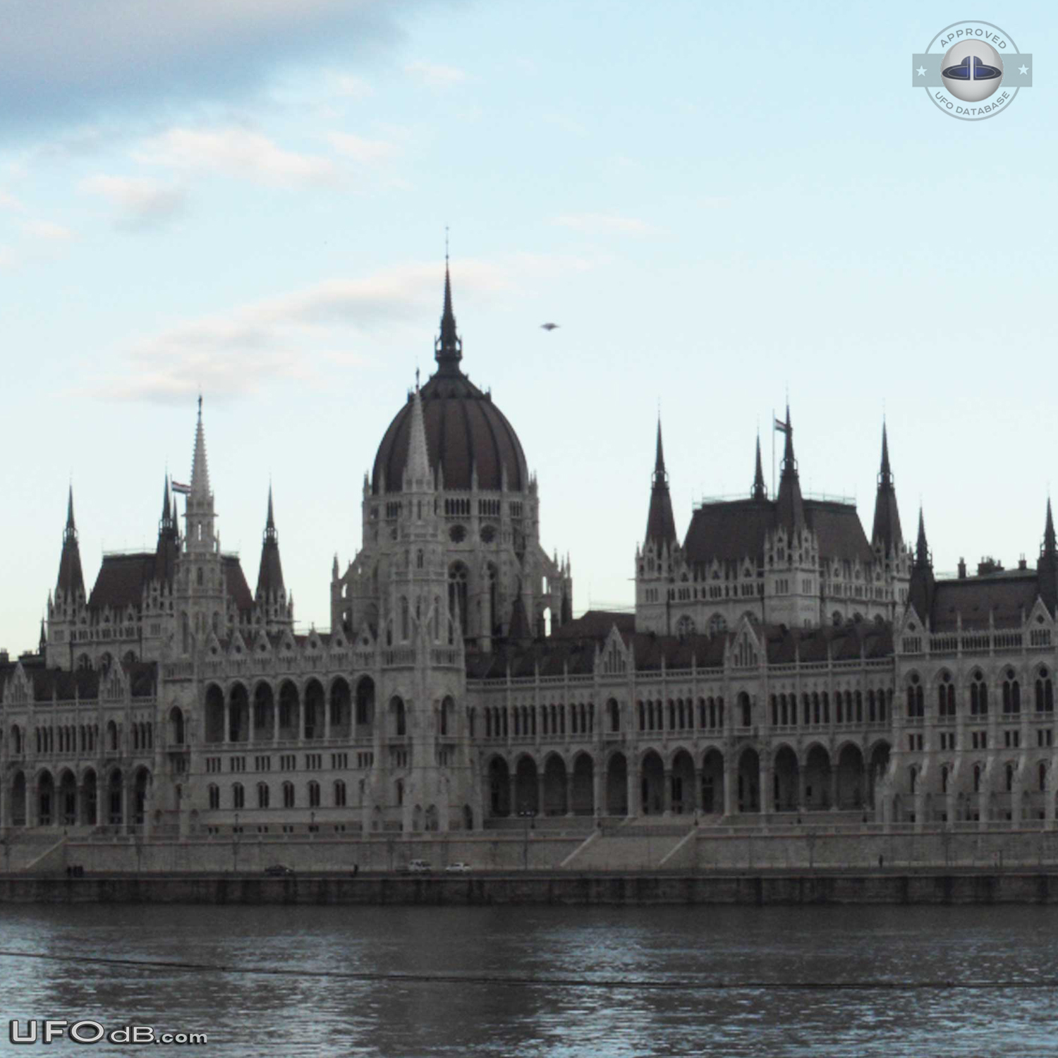 Picture showing a UFO passing over the Hungarian Parliament in 2012 UFO Picture #391-1