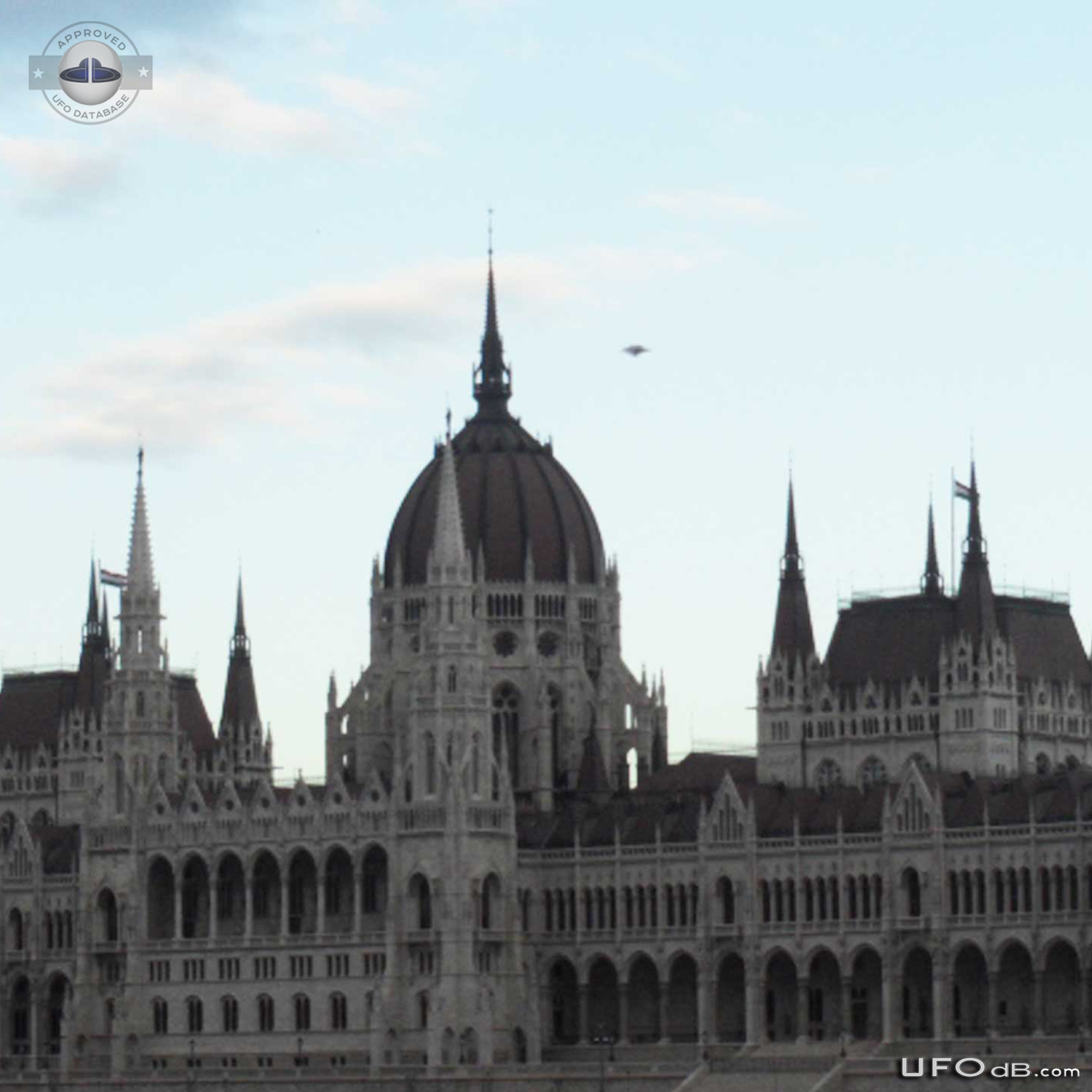 Picture showing a UFO passing over the Hungarian Parliament in 2012 UFO Picture #391-2