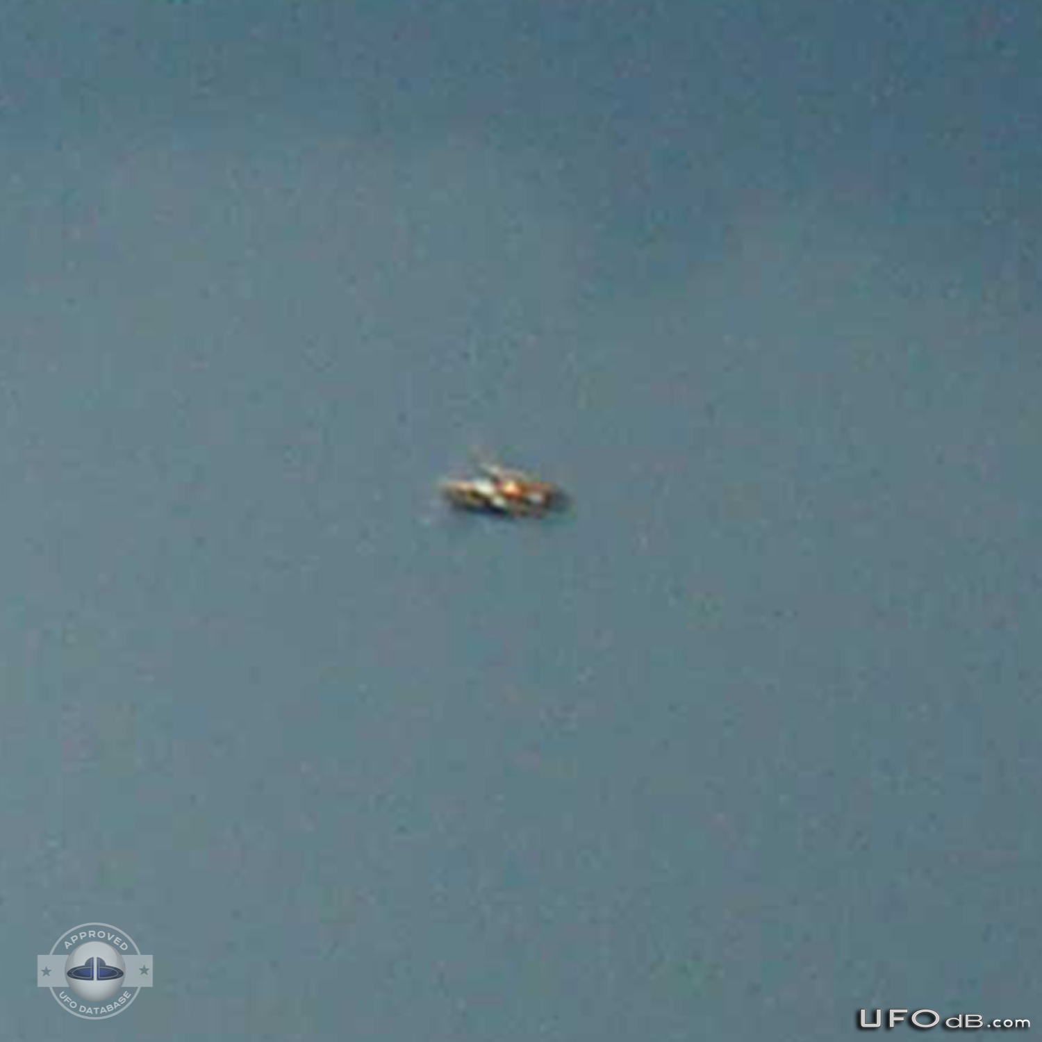 Thunderstorm pictures reveals an amazing saucer UFO in Kentucky | 2010 UFO Picture #394-5
